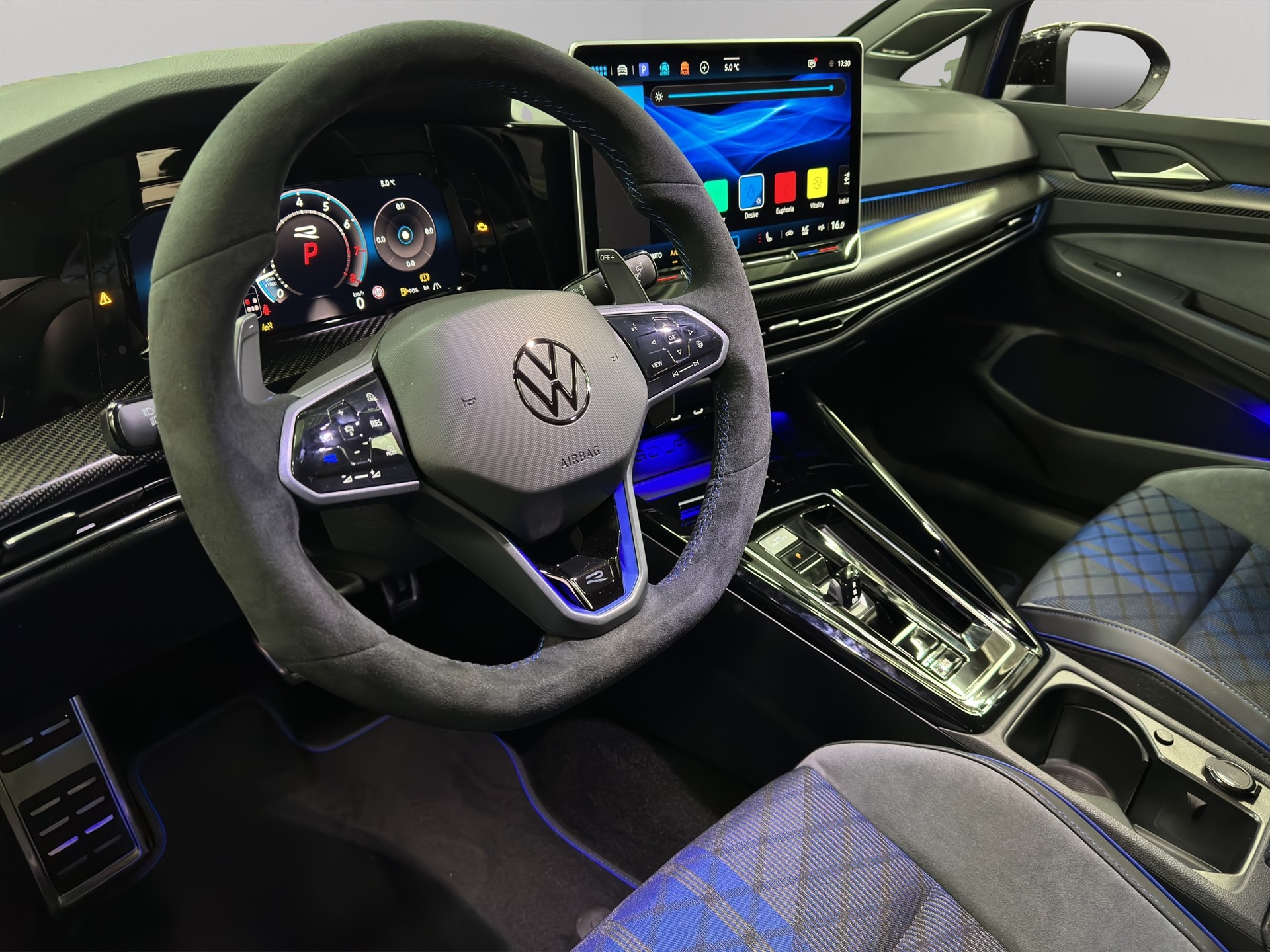 VW Golf 2.0 TSI R DSG 4 Motion-image-9