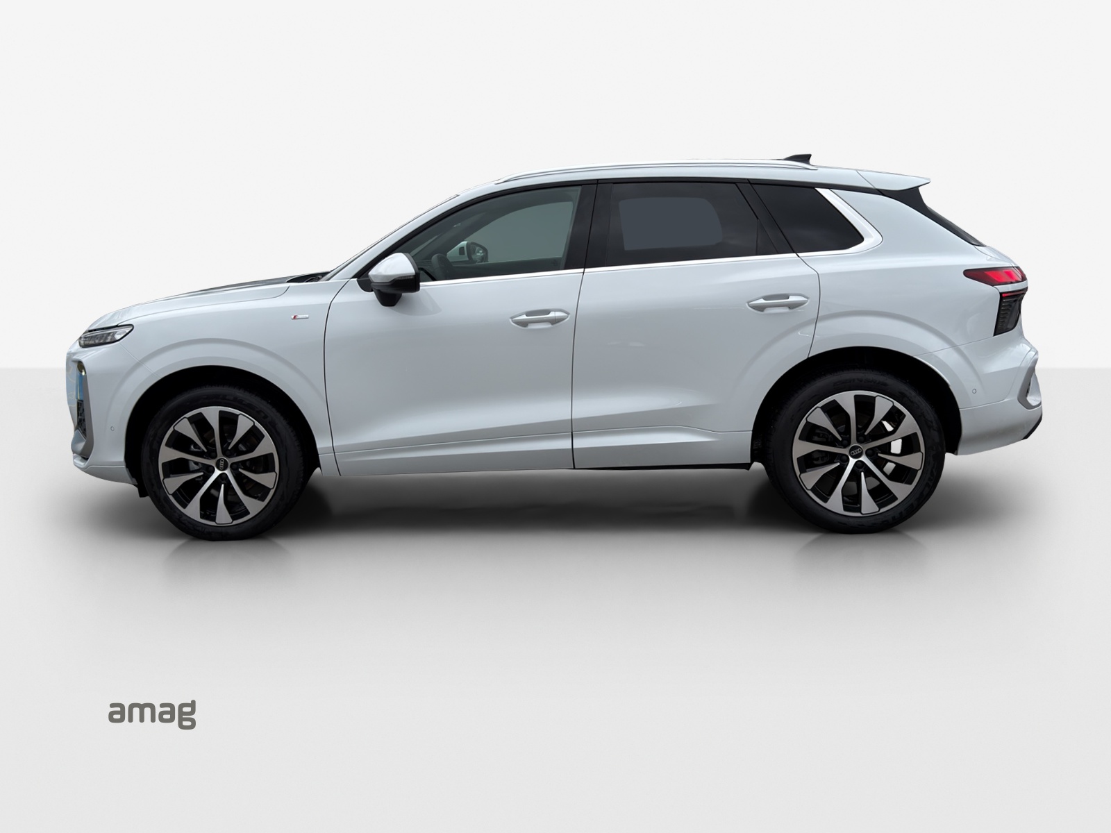 AUDI Q3 SUV 110 kW TFSI S tronic-image-1