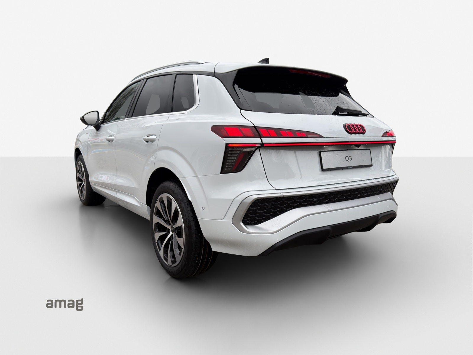 AUDI Q3 SUV 110 kW TFSI S tronic-image-2