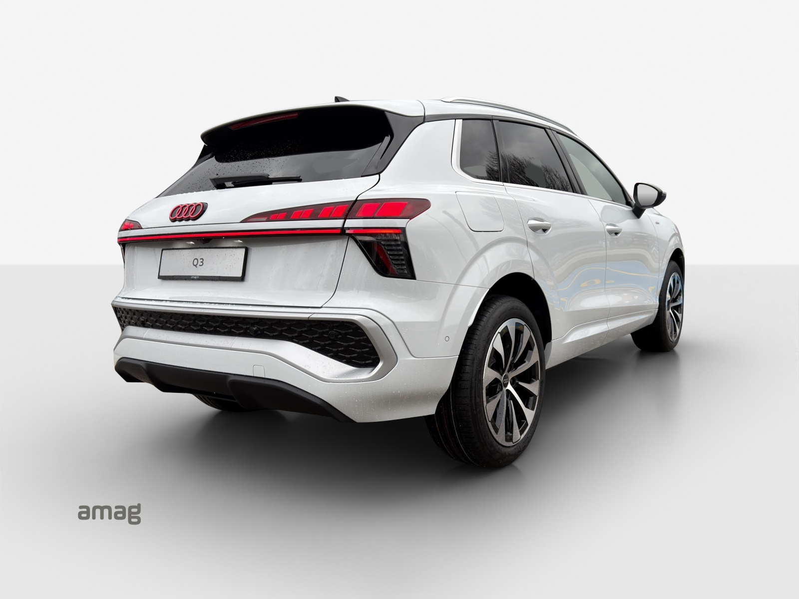 AUDI Q3 SUV 110 kW TFSI S tronic-image-4