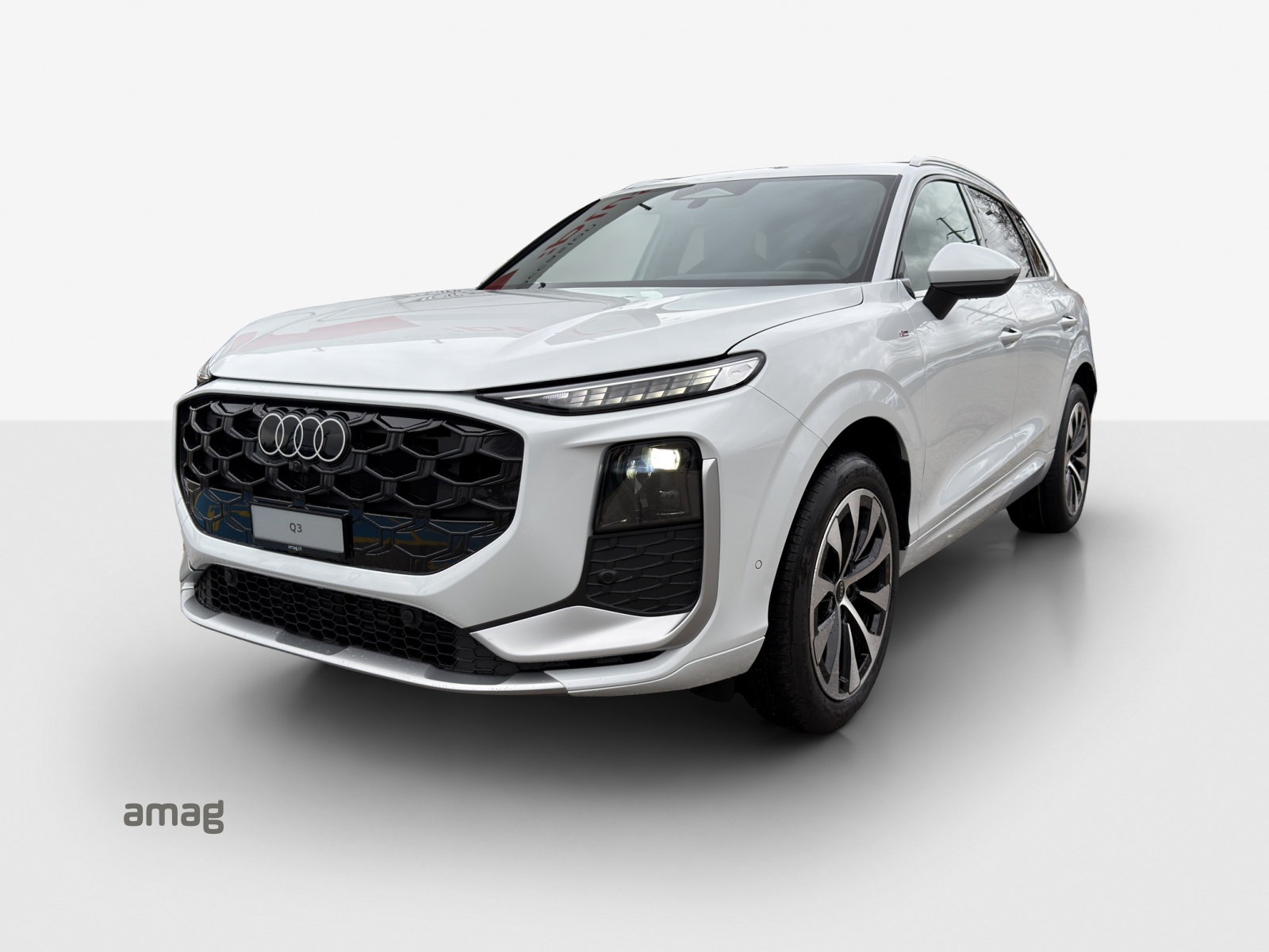 AUDI Q3 SUV 110 kW TFSI S tronic-image-0