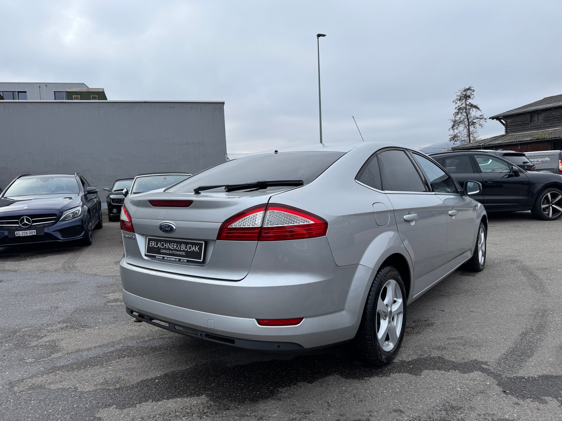 FORD Mondeo 2.0i 16V Titanium-showroom-element-3