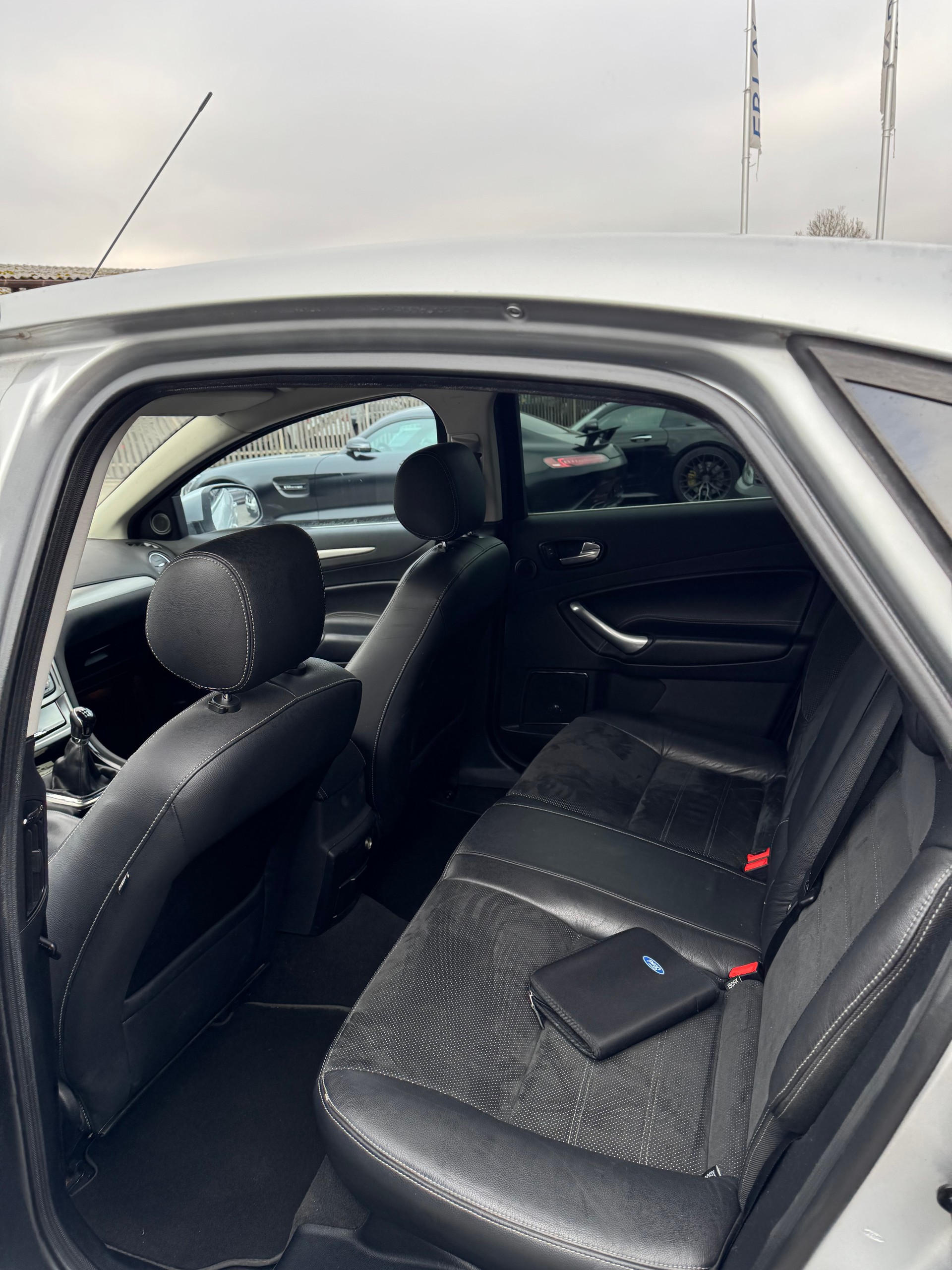 FORD Mondeo 2.0i 16V Titanium-image-5