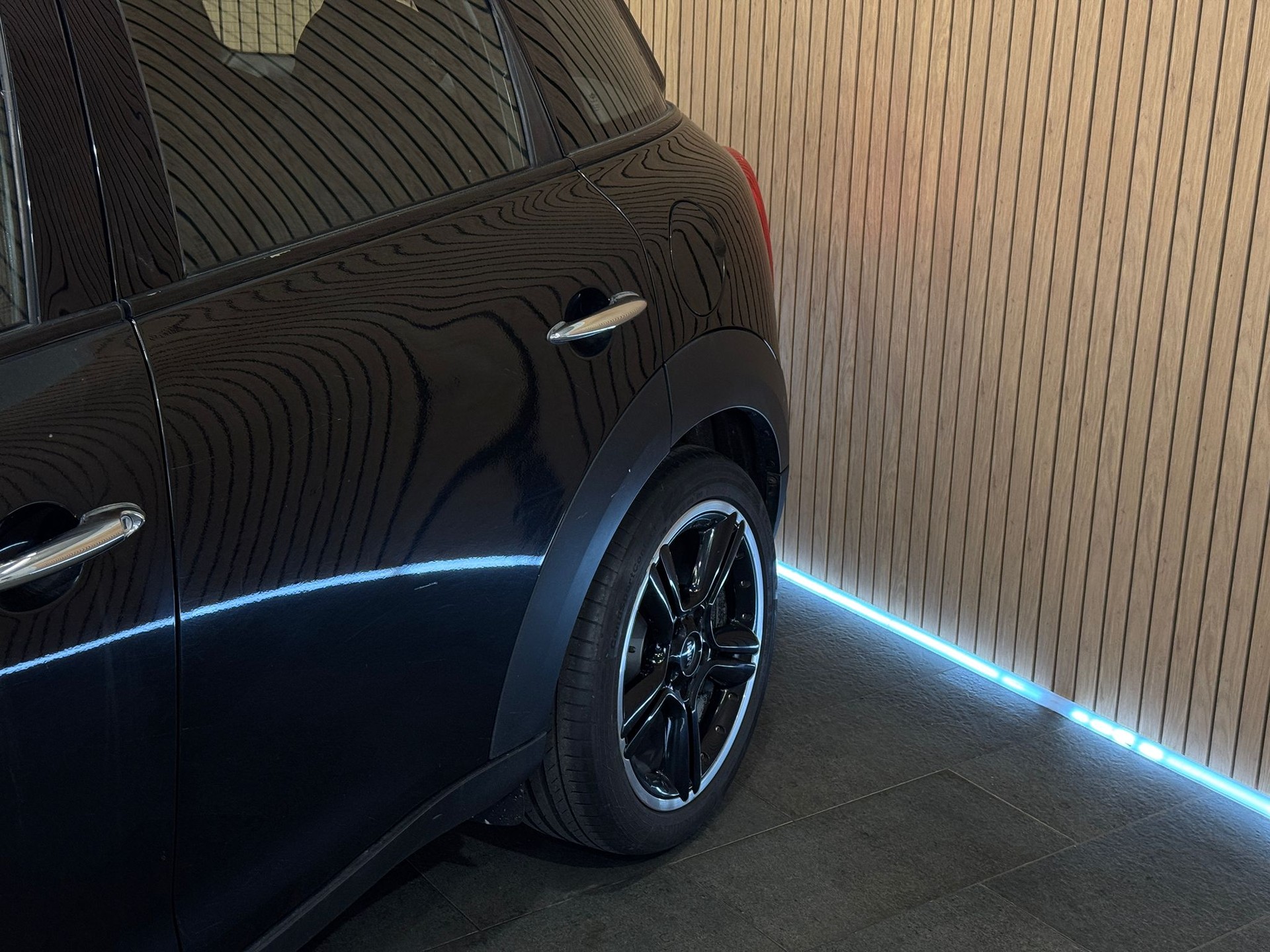 MINI Countryman Cooper D ALL4-image-2