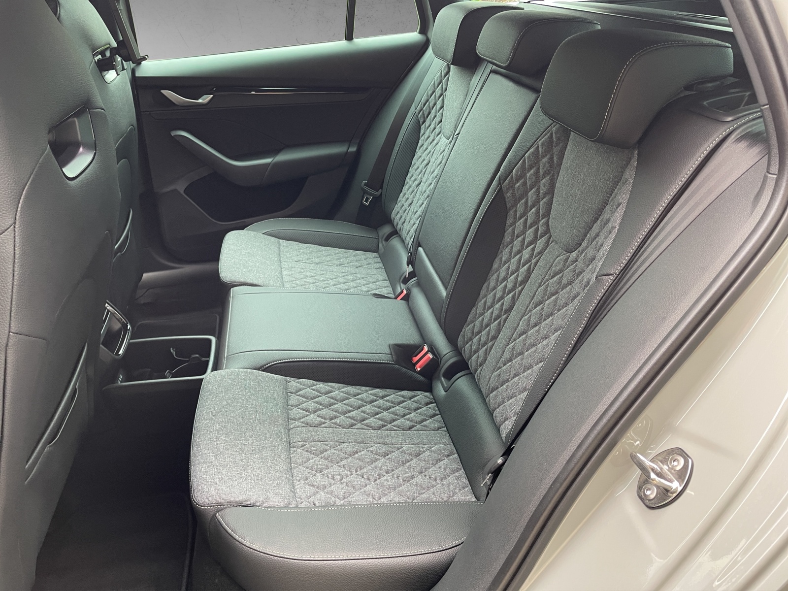 SKODA Octavia Combi 2.0 TSI DSG Sport Line 4x4-image-12