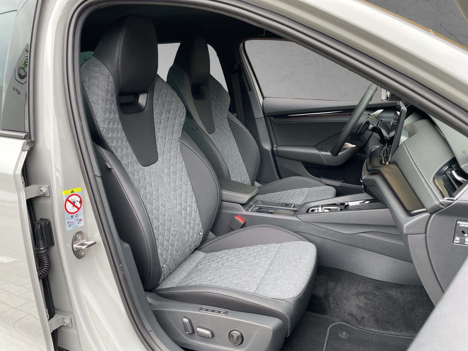 SKODA Octavia Combi 2.0 TSI DSG Sport Line 4x4-image-8