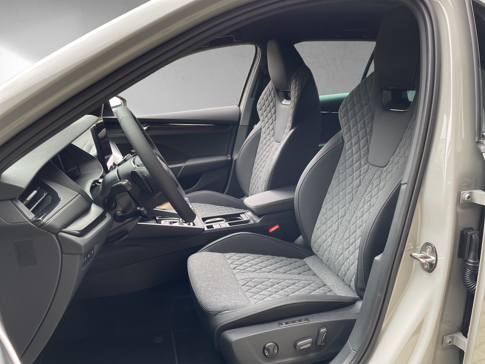 SKODA Octavia Combi 2.0 TSI DSG Sport Line 4x4-image-7