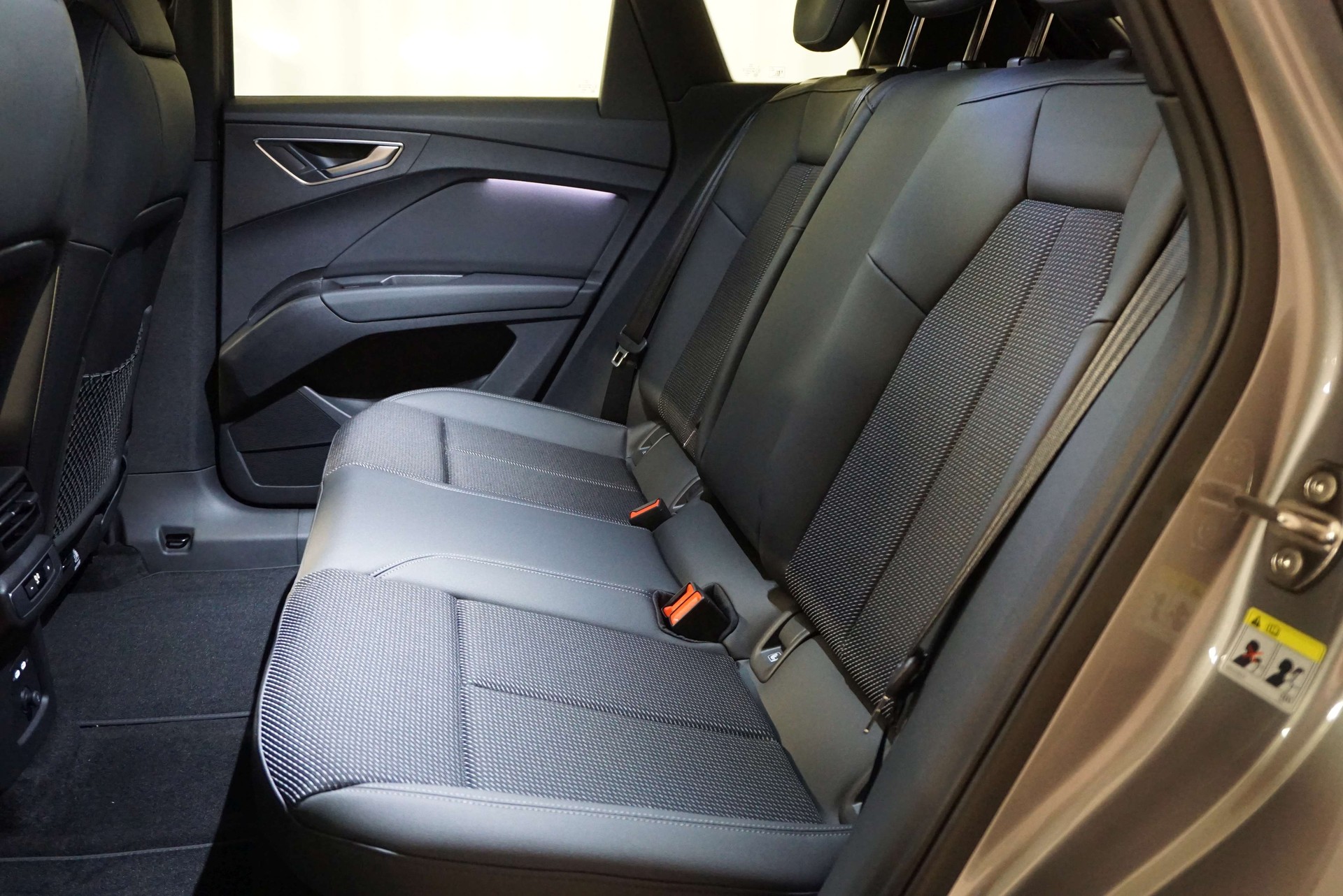 AUDI Q4 e-tron 45 Attraction quattro-image-9