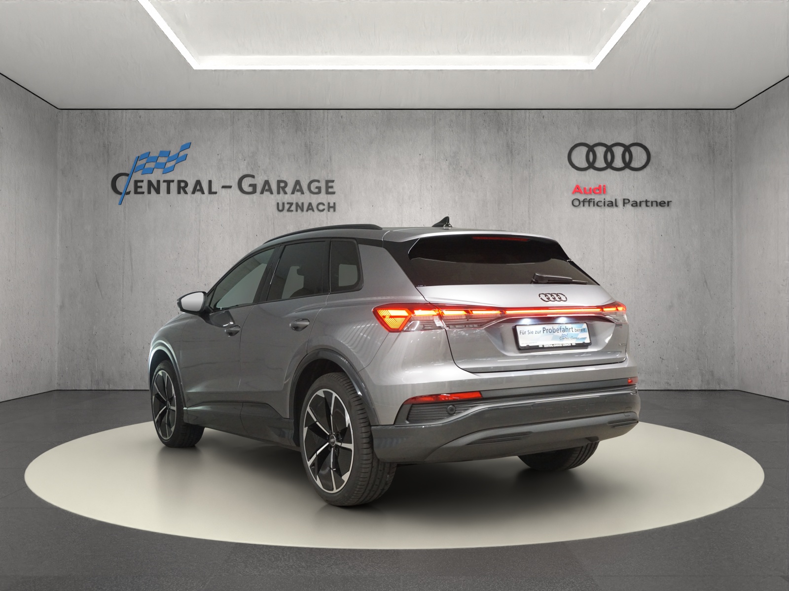 AUDI Q4 e-tron 45 Attraction quattro-image-2