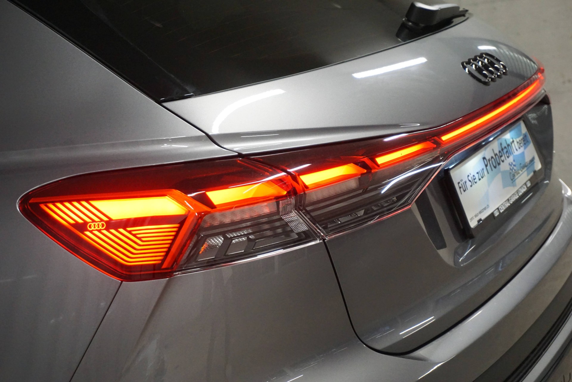 AUDI Q4 e-tron 45 Attraction quattro-image-4