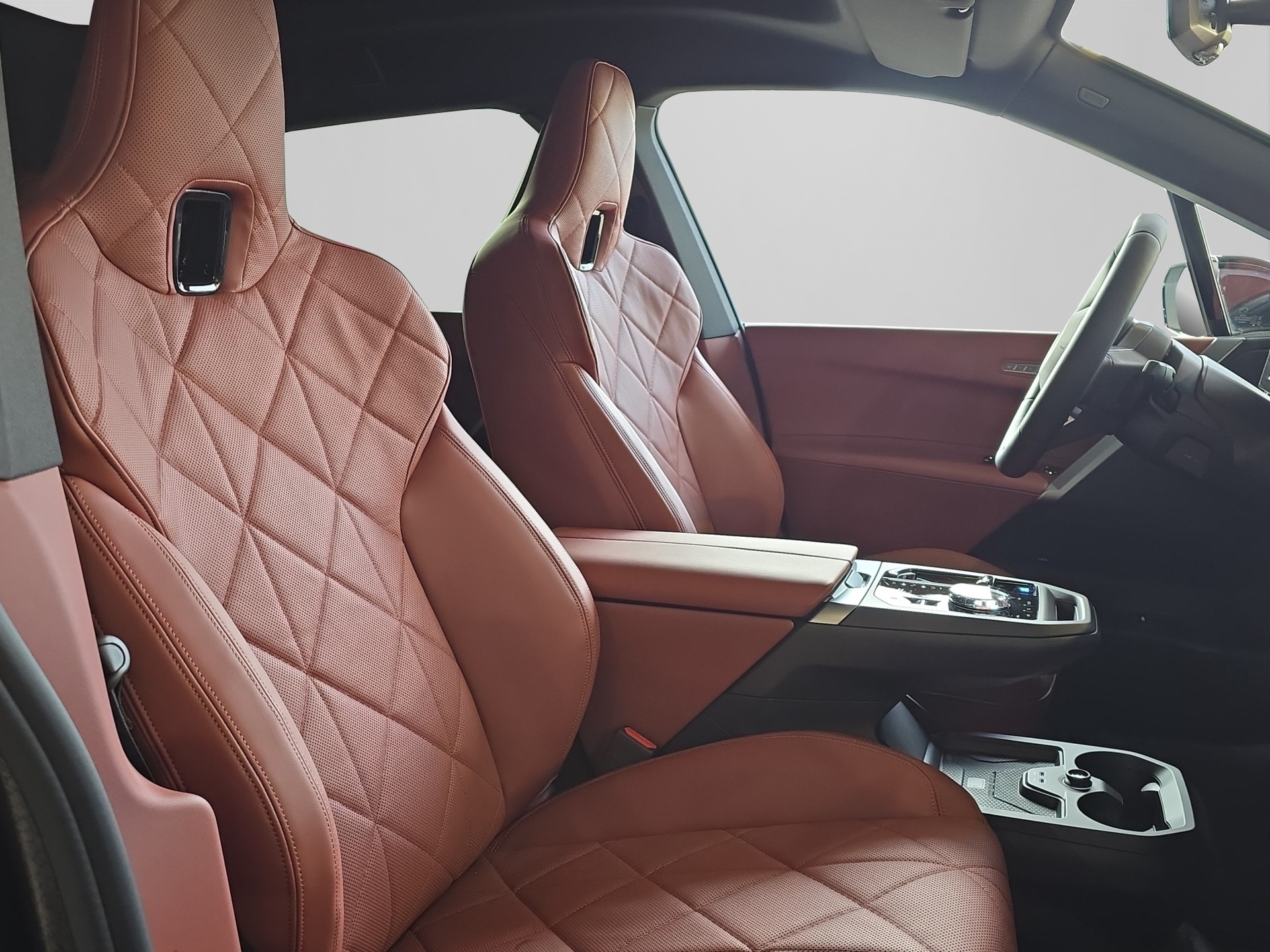 BMW iX M70 xDrive-image-17