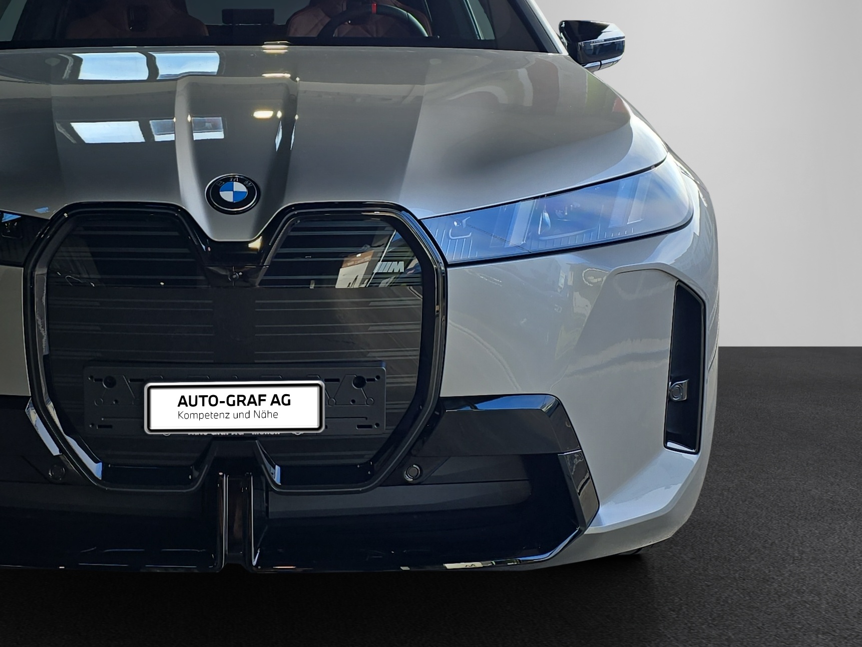 BMW iX M70 xDrive-image-8