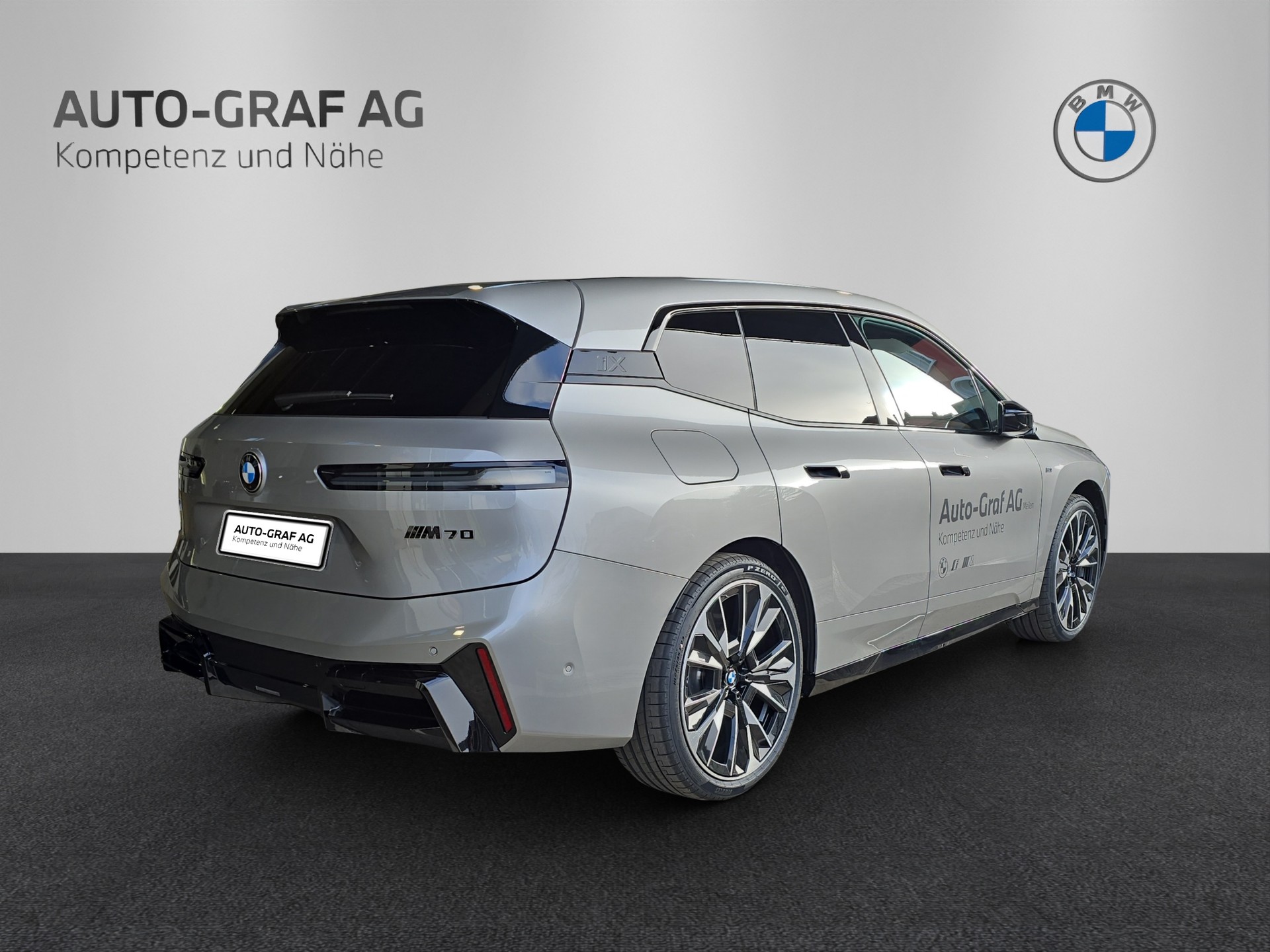 BMW iX M70 xDrive-image-4
