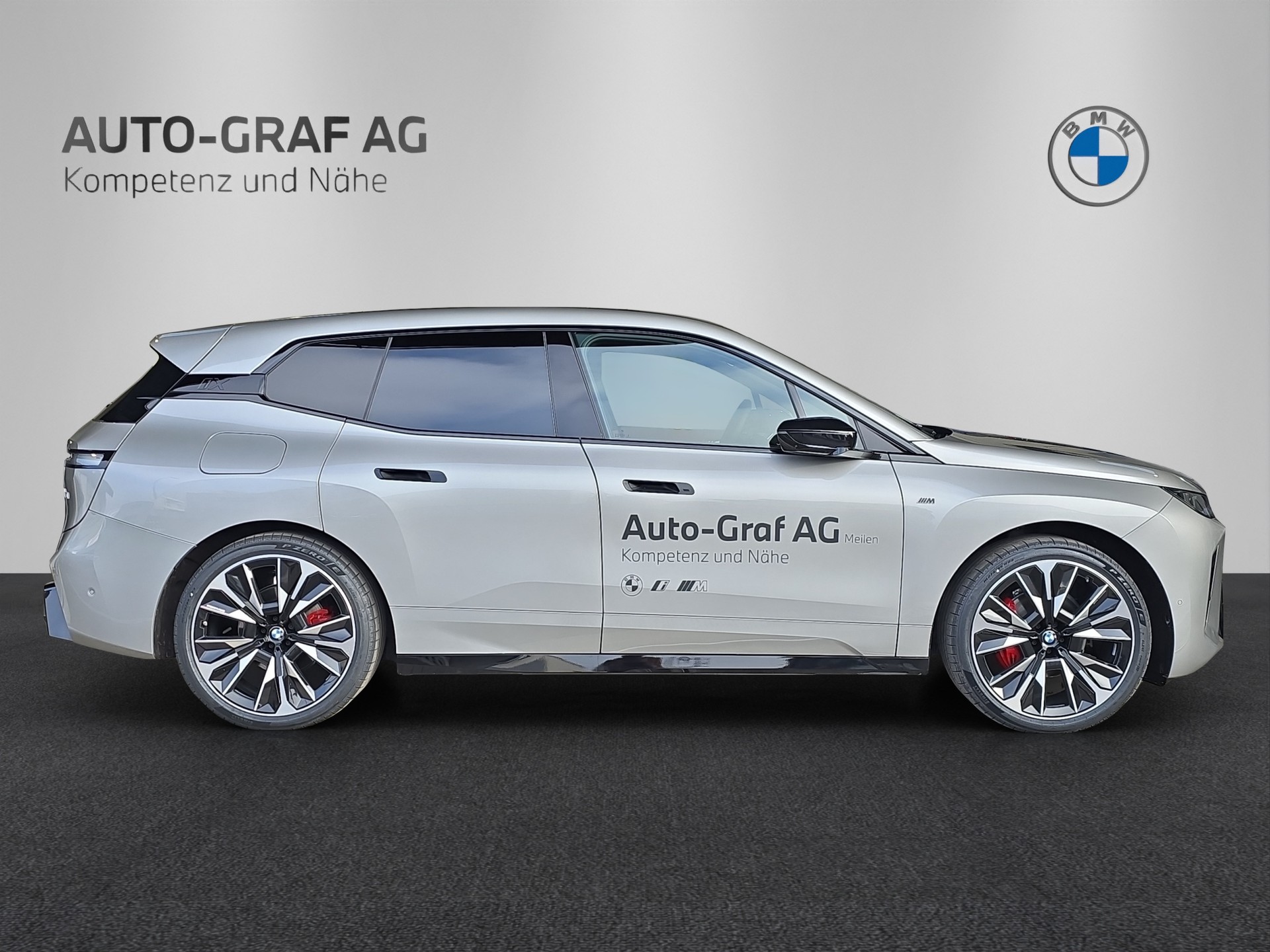 BMW iX M70 xDrive-image-5