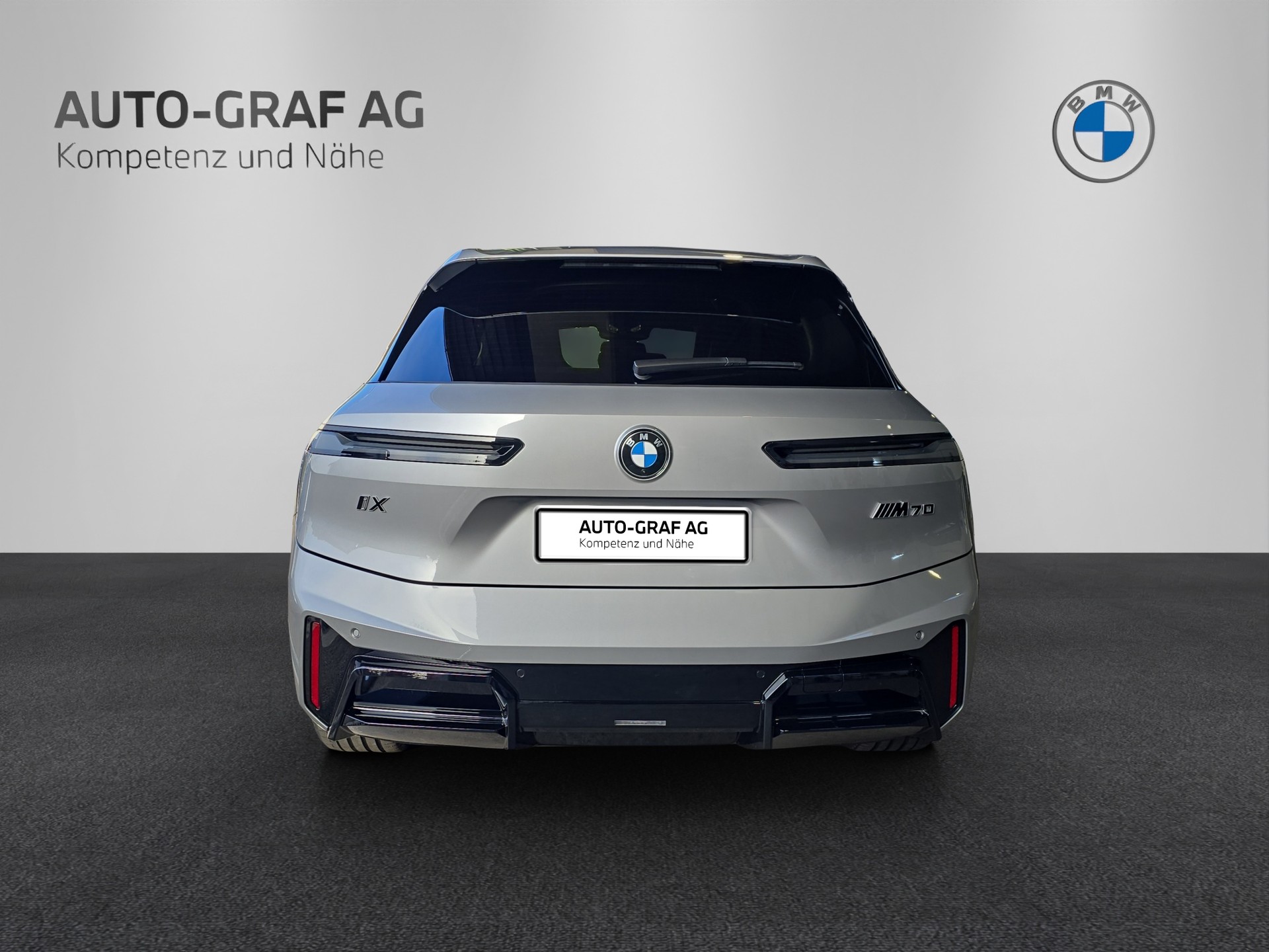 BMW iX M70 xDrive-showroom-element-3