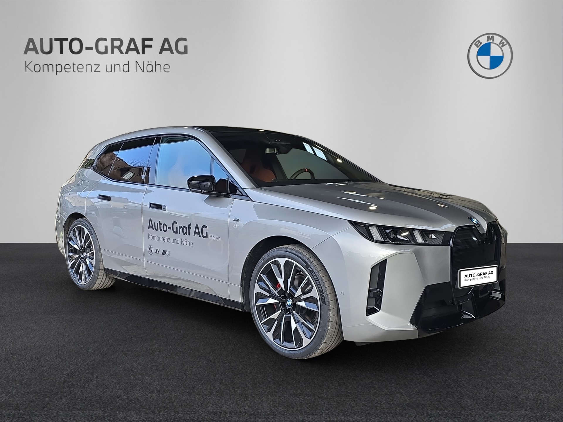 BMW iX M70 xDrive-image-6