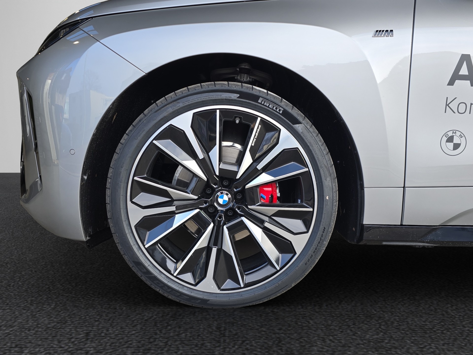 BMW iX M70 xDrive-image-9
