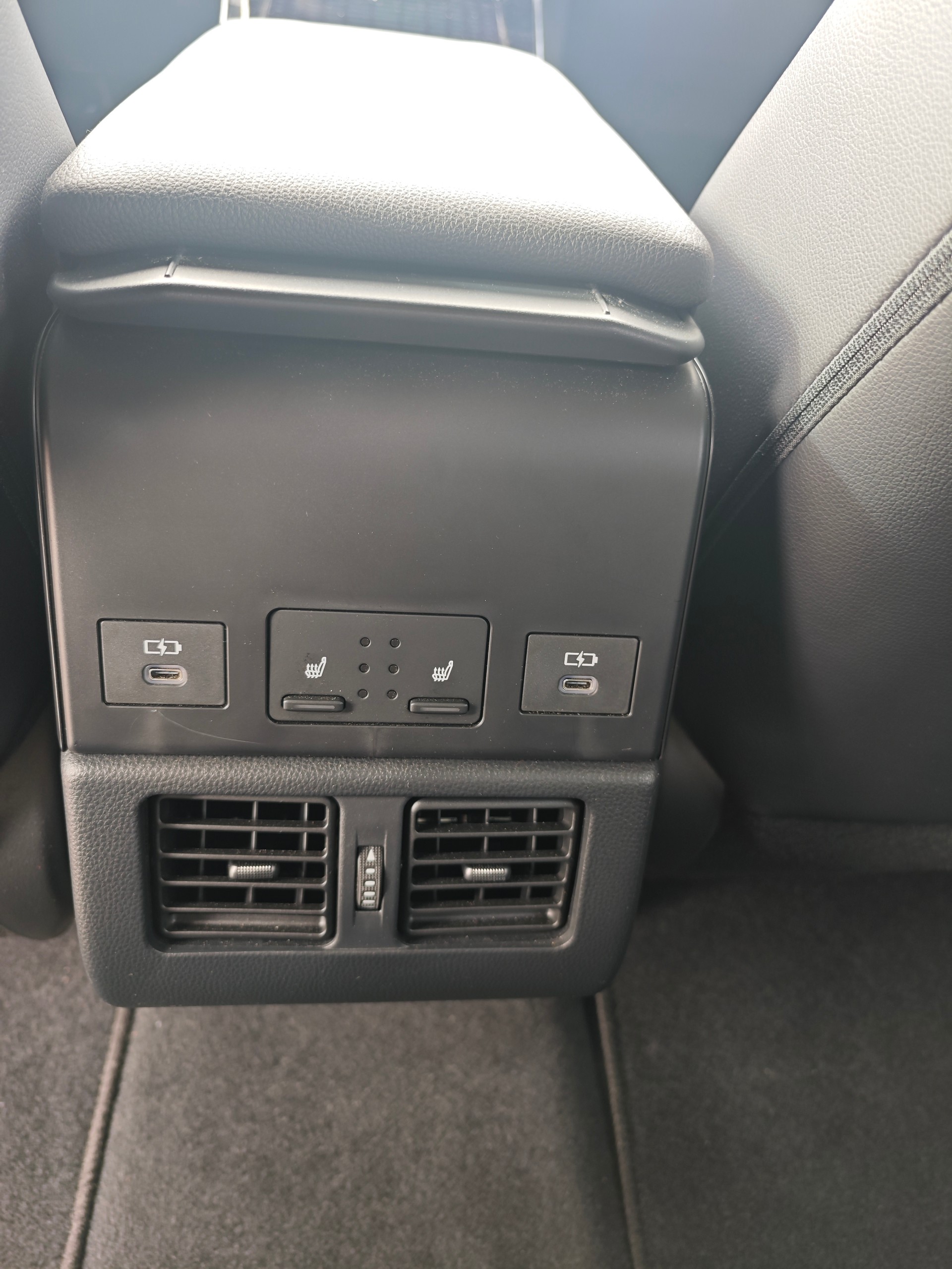 SUBARU Solterra eV Classic 71,4kWh AWD-image-13