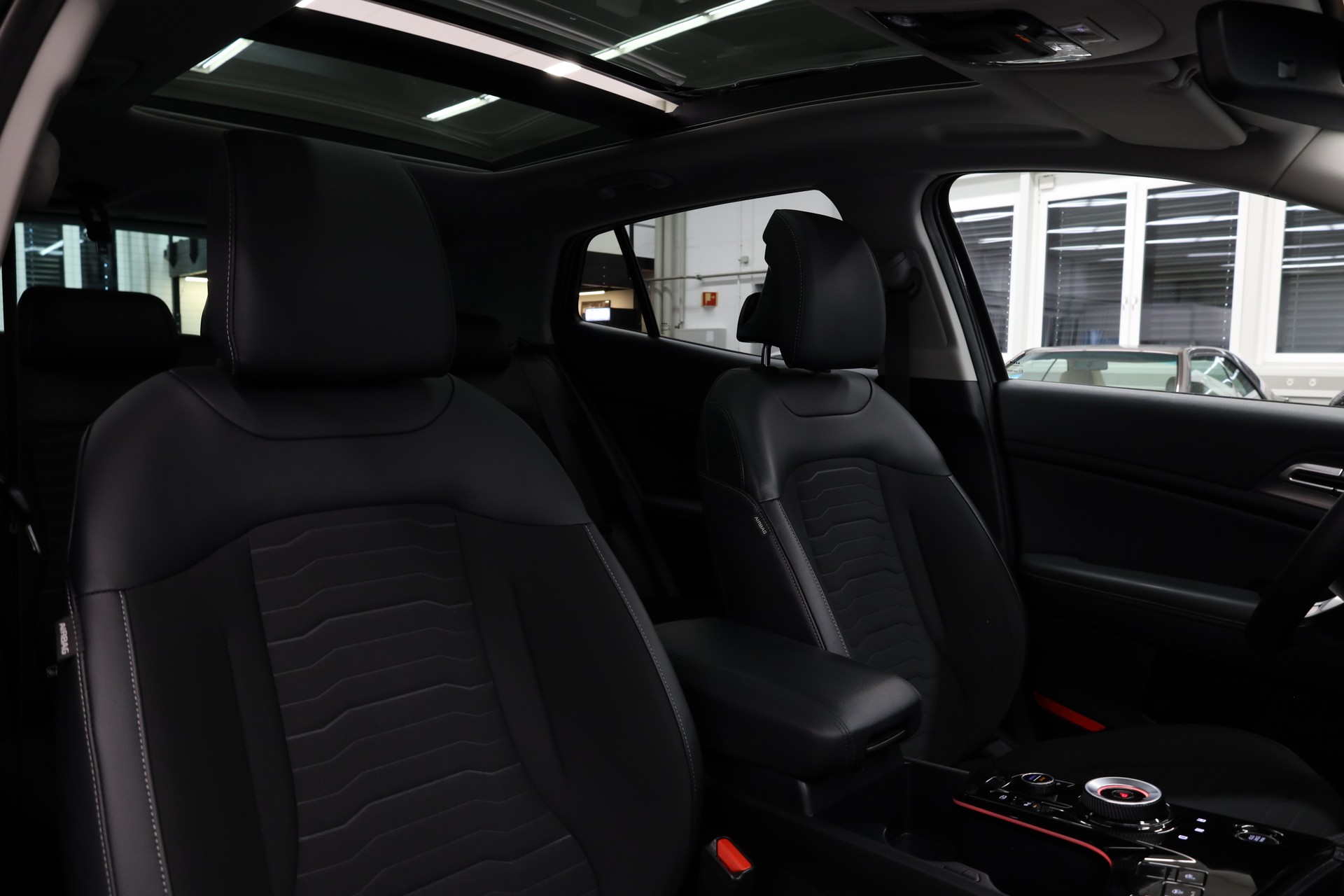KIA Sportage 1.6 T-GDi Hybrid Power Edition-image-17