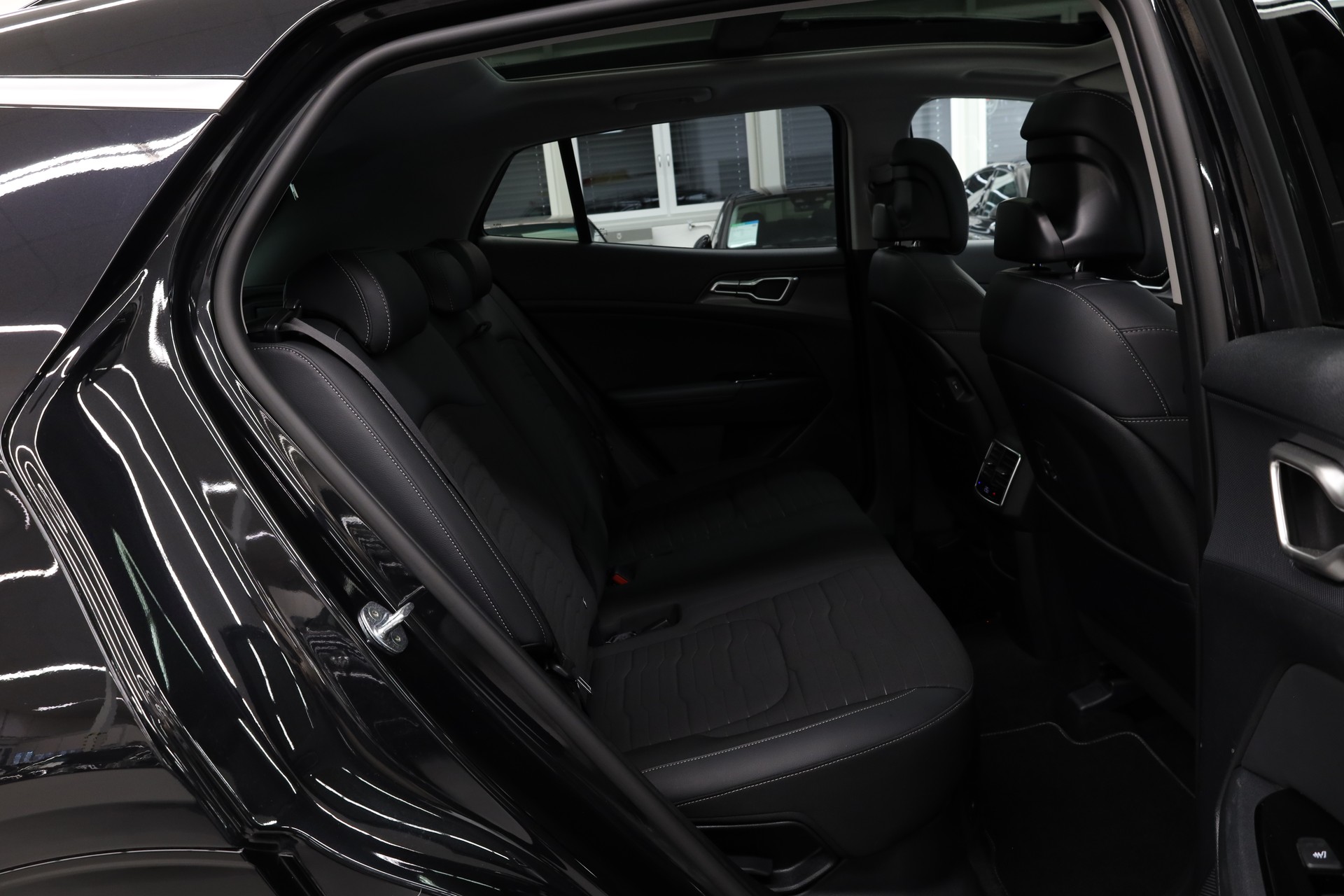 KIA Sportage 1.6 T-GDi Hybrid Power Edition-image-27