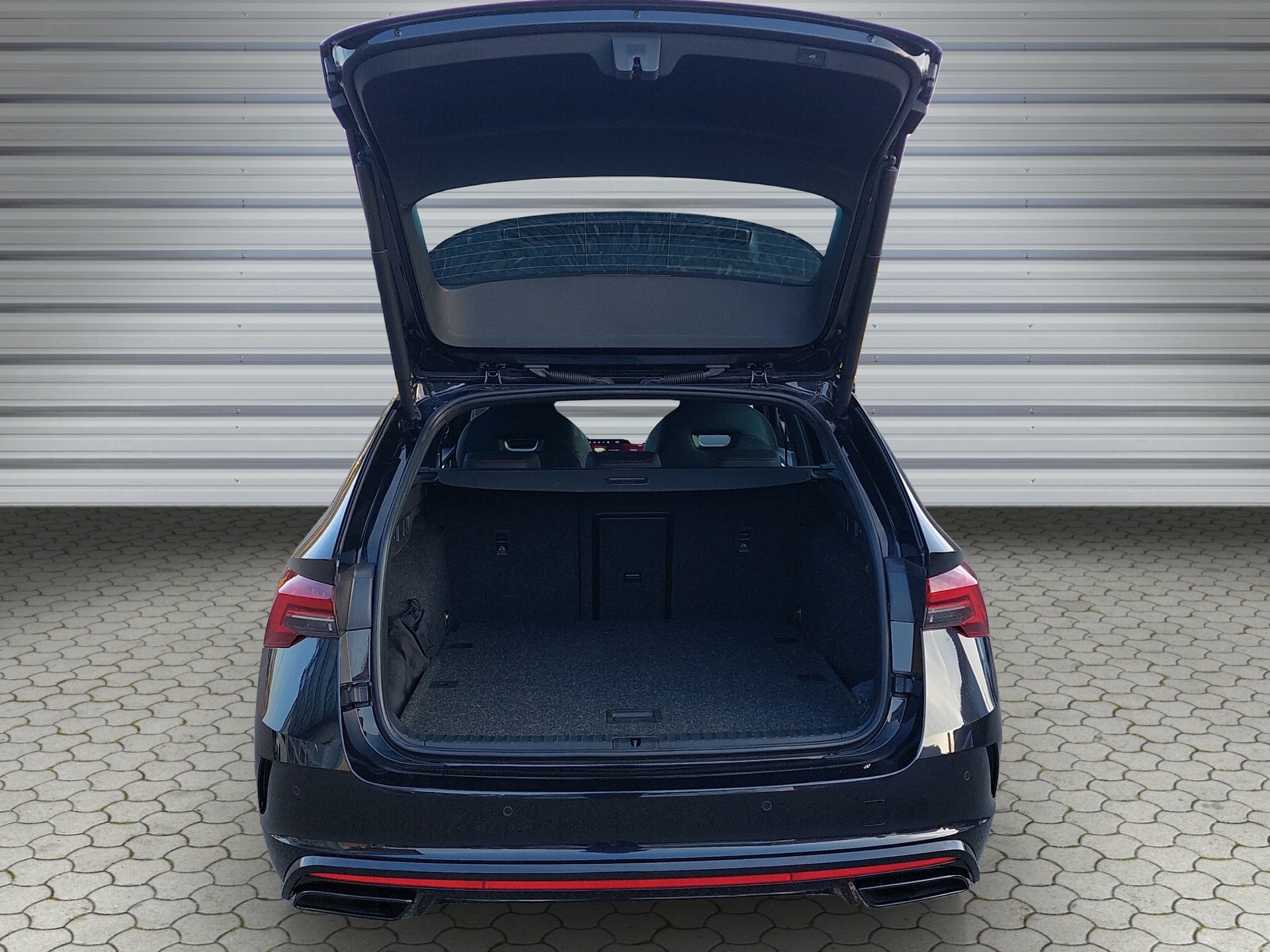 SKODA Octavia Combi 2.0 TSI DSG RS-image-13