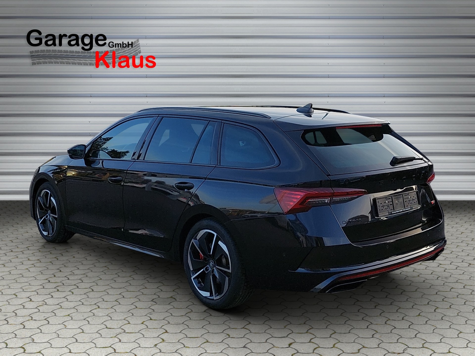 SKODA Octavia Combi 2.0 TSI DSG RS-image-3
