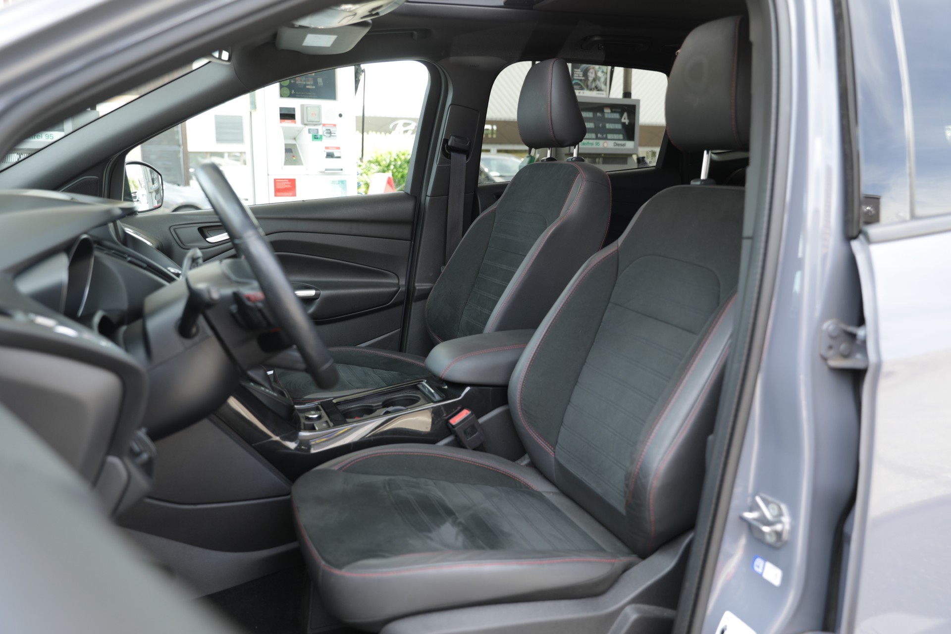 FORD Kuga 2.0 TDCi ST Line High 4WD PowerShift-image-8
