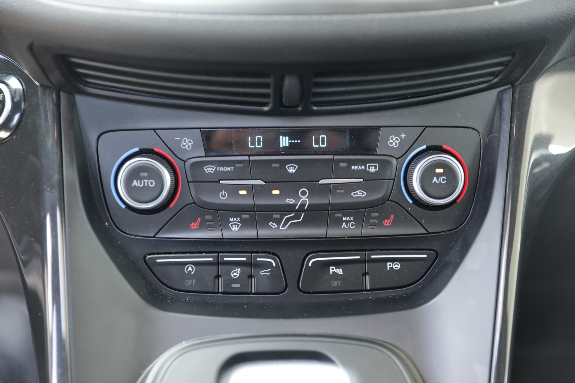 FORD Kuga 2.0 TDCi ST Line High 4WD PowerShift-image-15