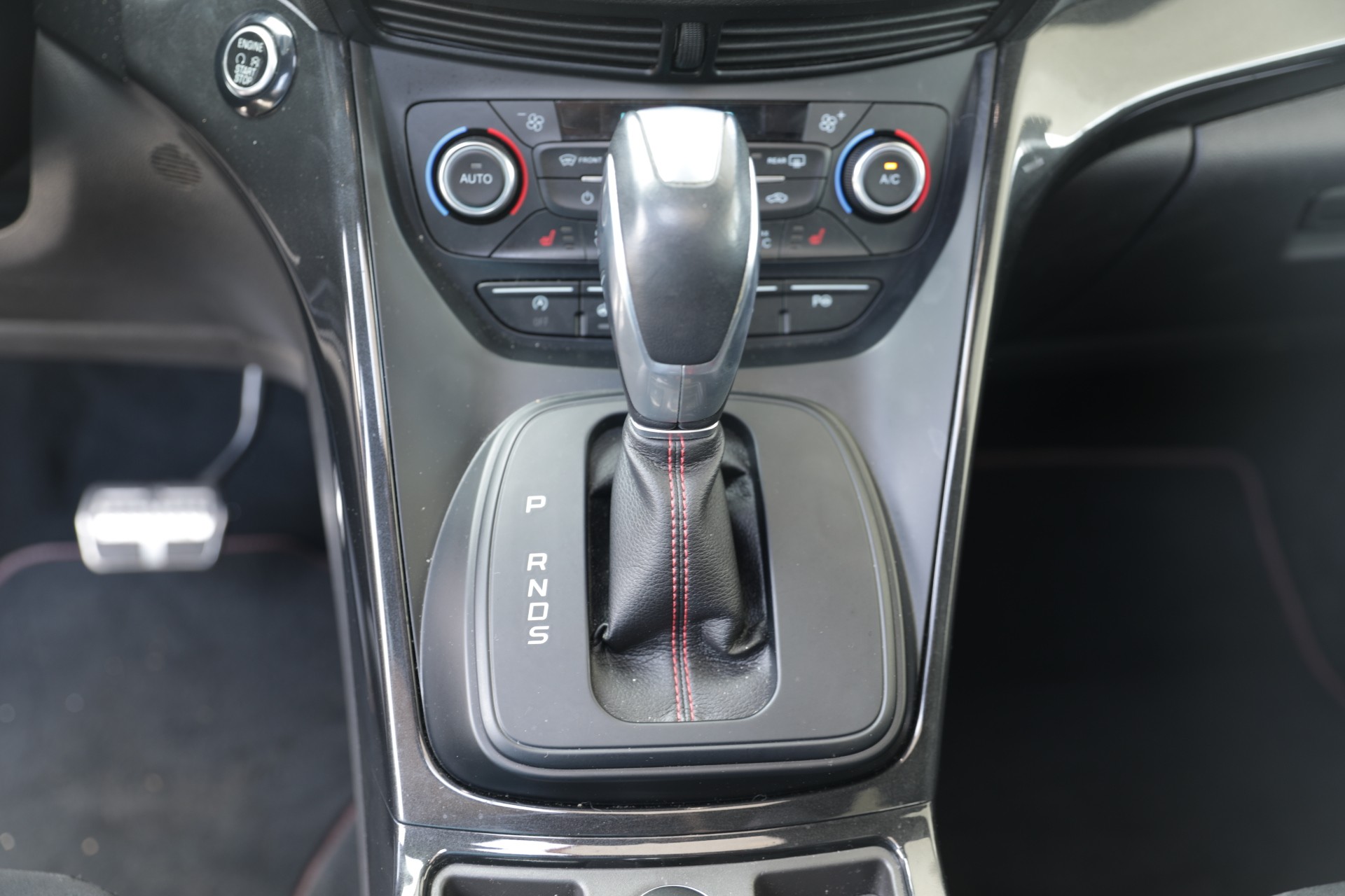 FORD Kuga 2.0 TDCi ST Line High 4WD PowerShift-image-16