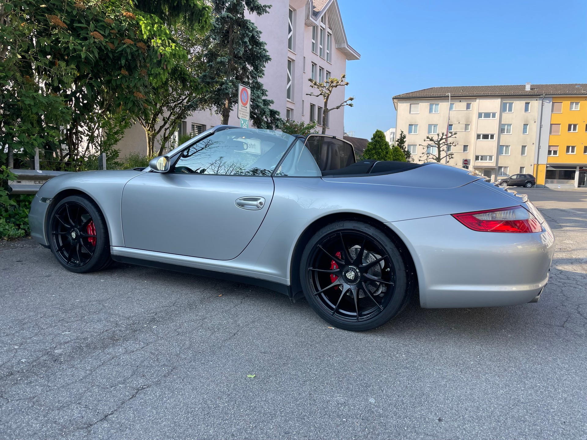 PORSCHE 911 Cabrio Carrera 4-image-7
