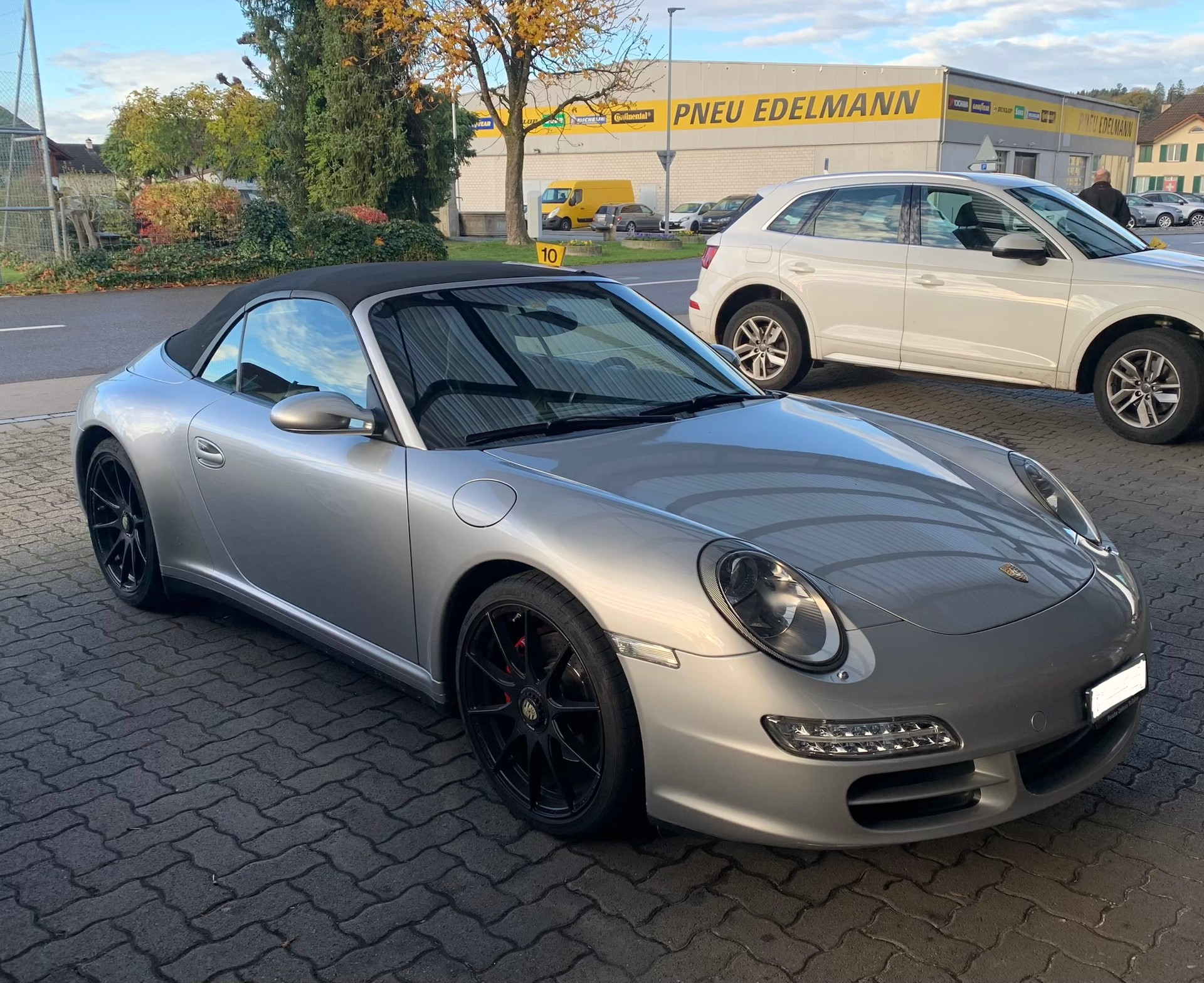 PORSCHE 911 Cabrio Carrera 4-image-8
