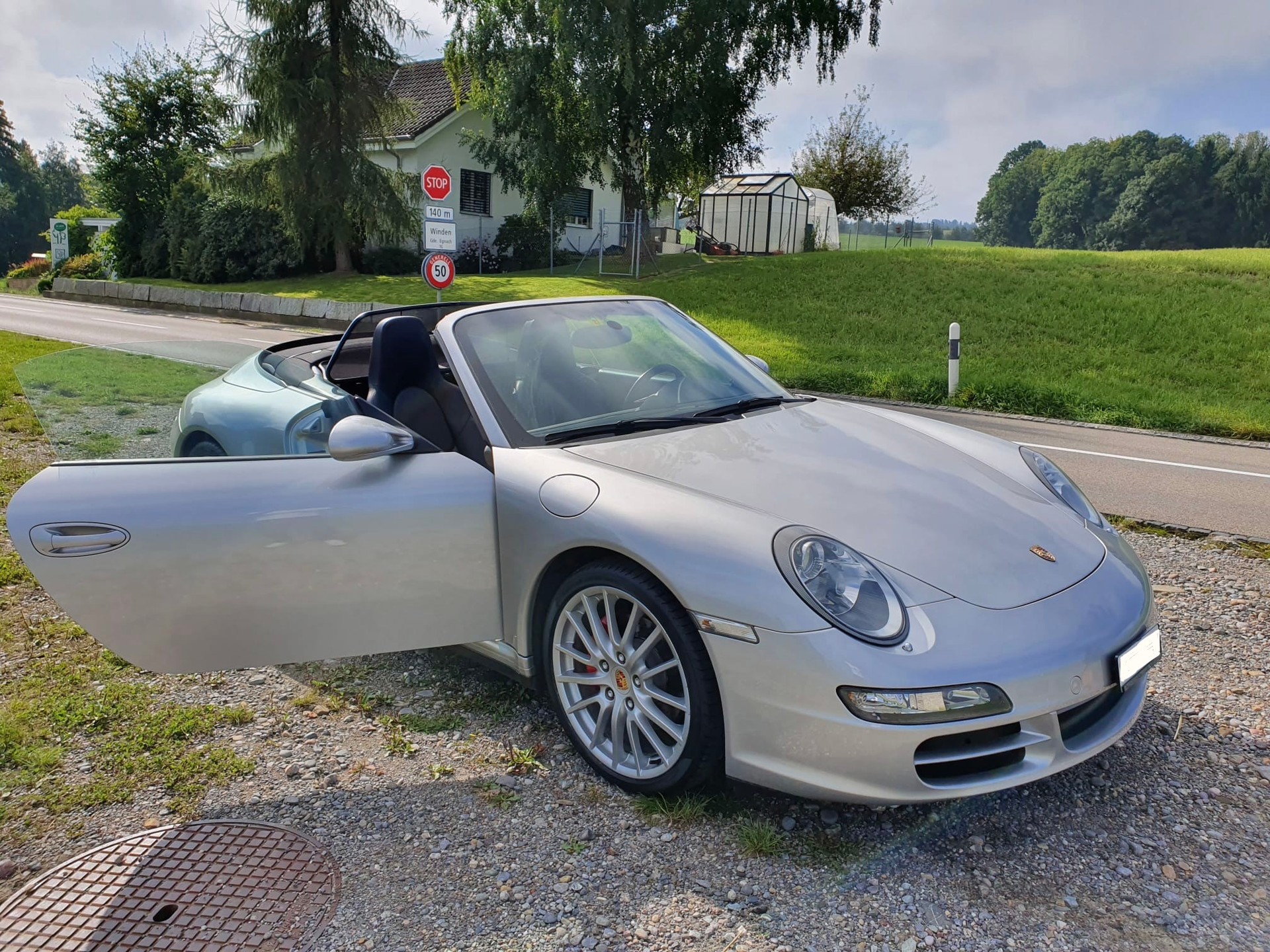 PORSCHE 911 Cabrio Carrera 4-image-3