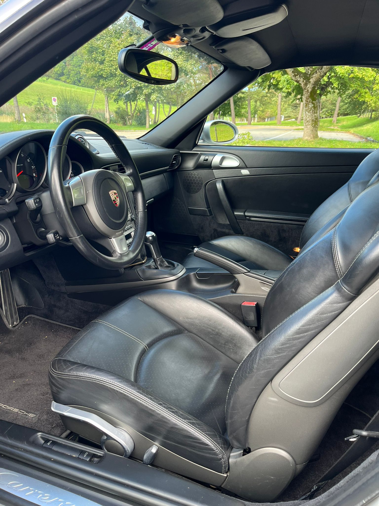 PORSCHE 911 Cabrio Carrera 4-image-6