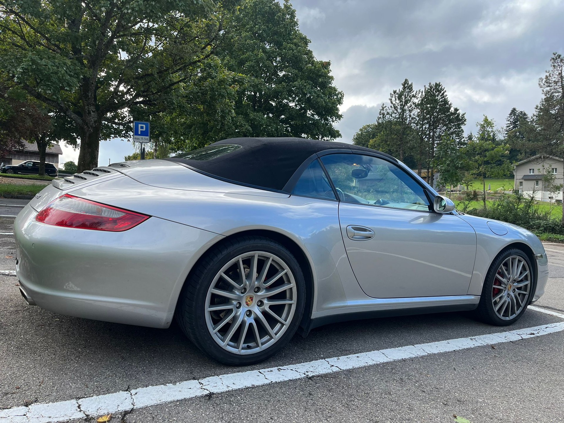 PORSCHE 911 Cabrio Carrera 4-image-2