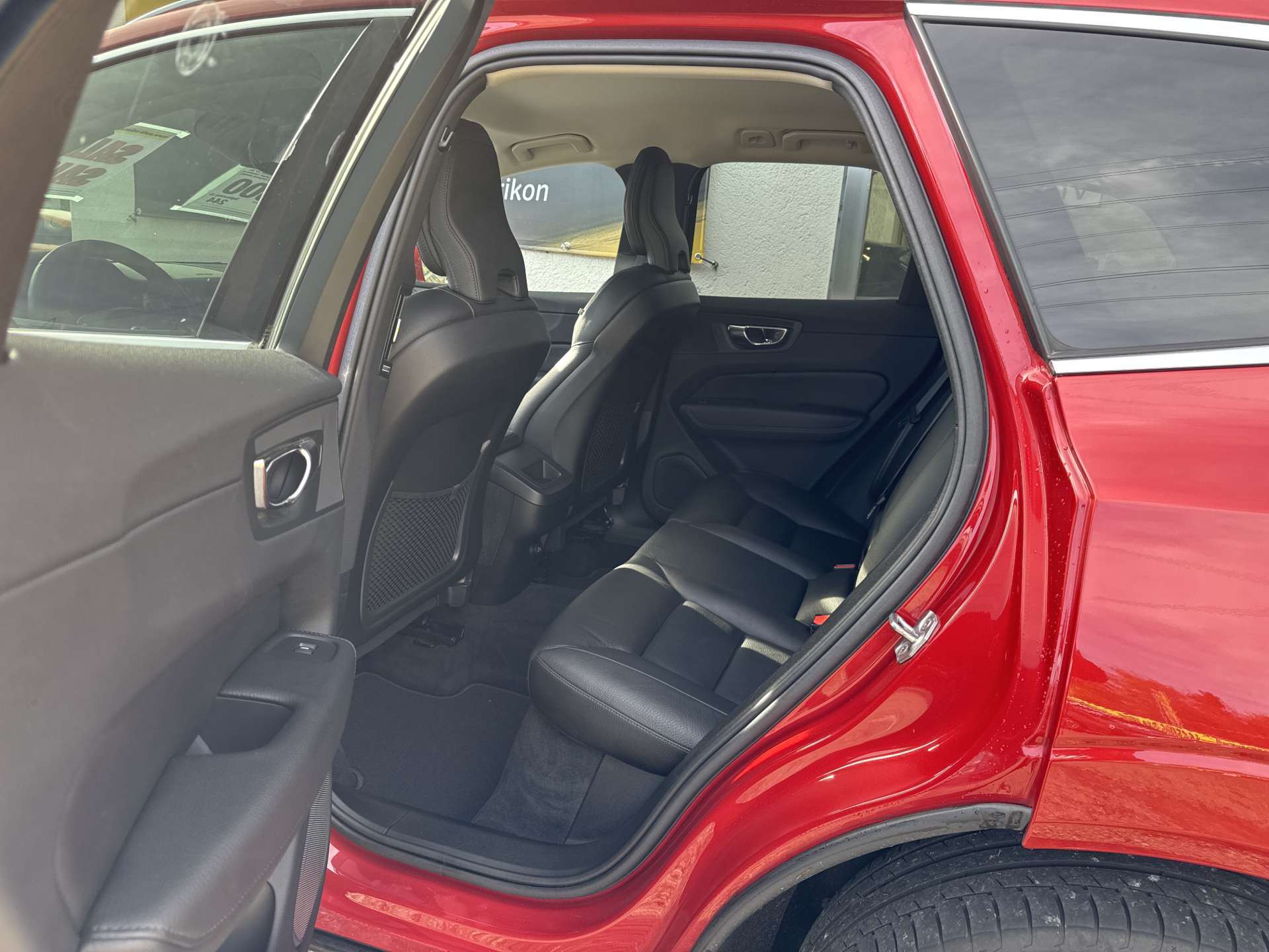 VOLVO XC60 T6 AWD Momentum Geartronic-Automat-image-7