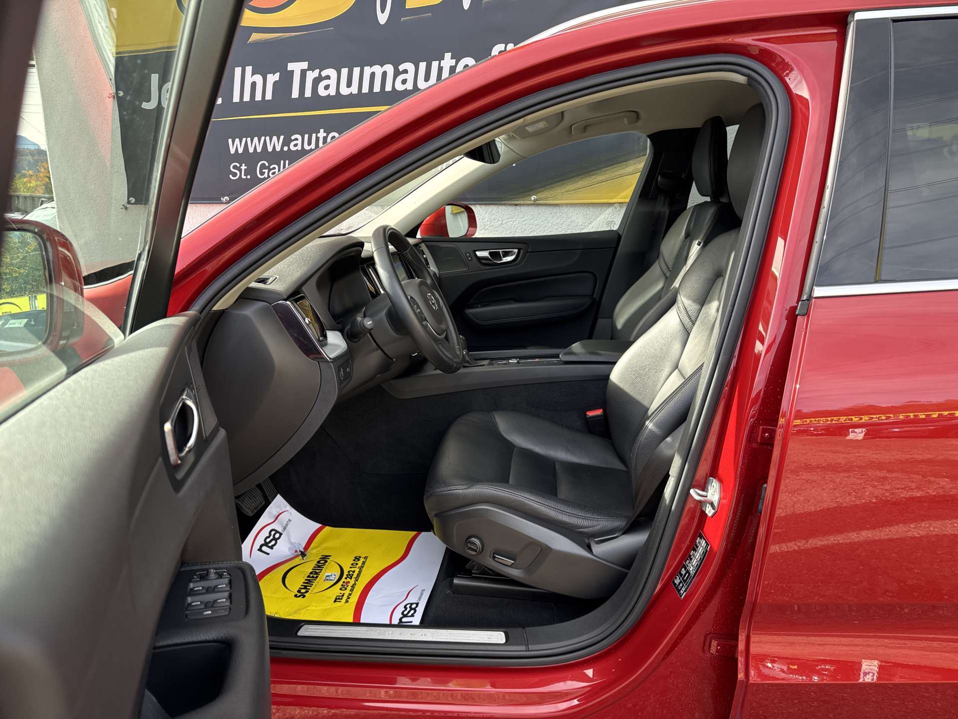VOLVO XC60 T6 AWD Momentum Geartronic-Automat-image-6