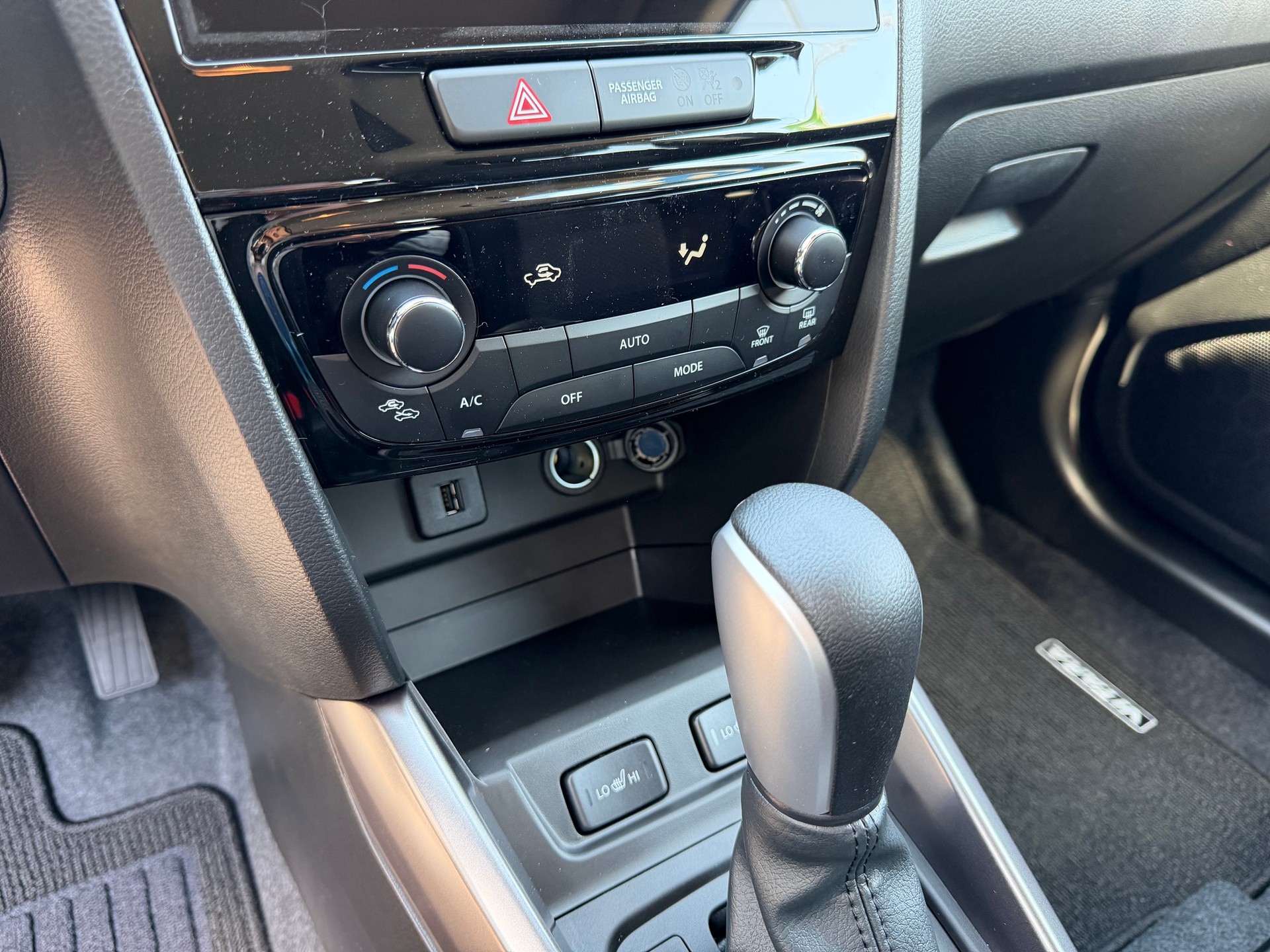 SUZUKI Vitara 1.4 Boosterjet Compact + 4x4 Hybrid Automatic-image-10