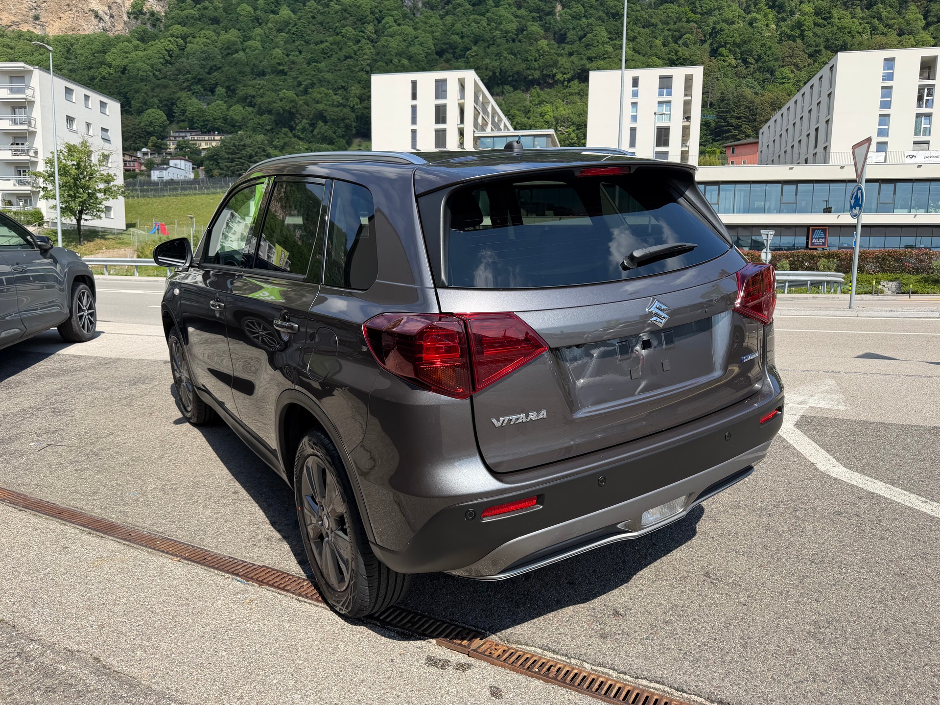 SUZUKI Vitara 1.4 Boosterjet Compact + 4x4 Hybrid Automatic-image-6