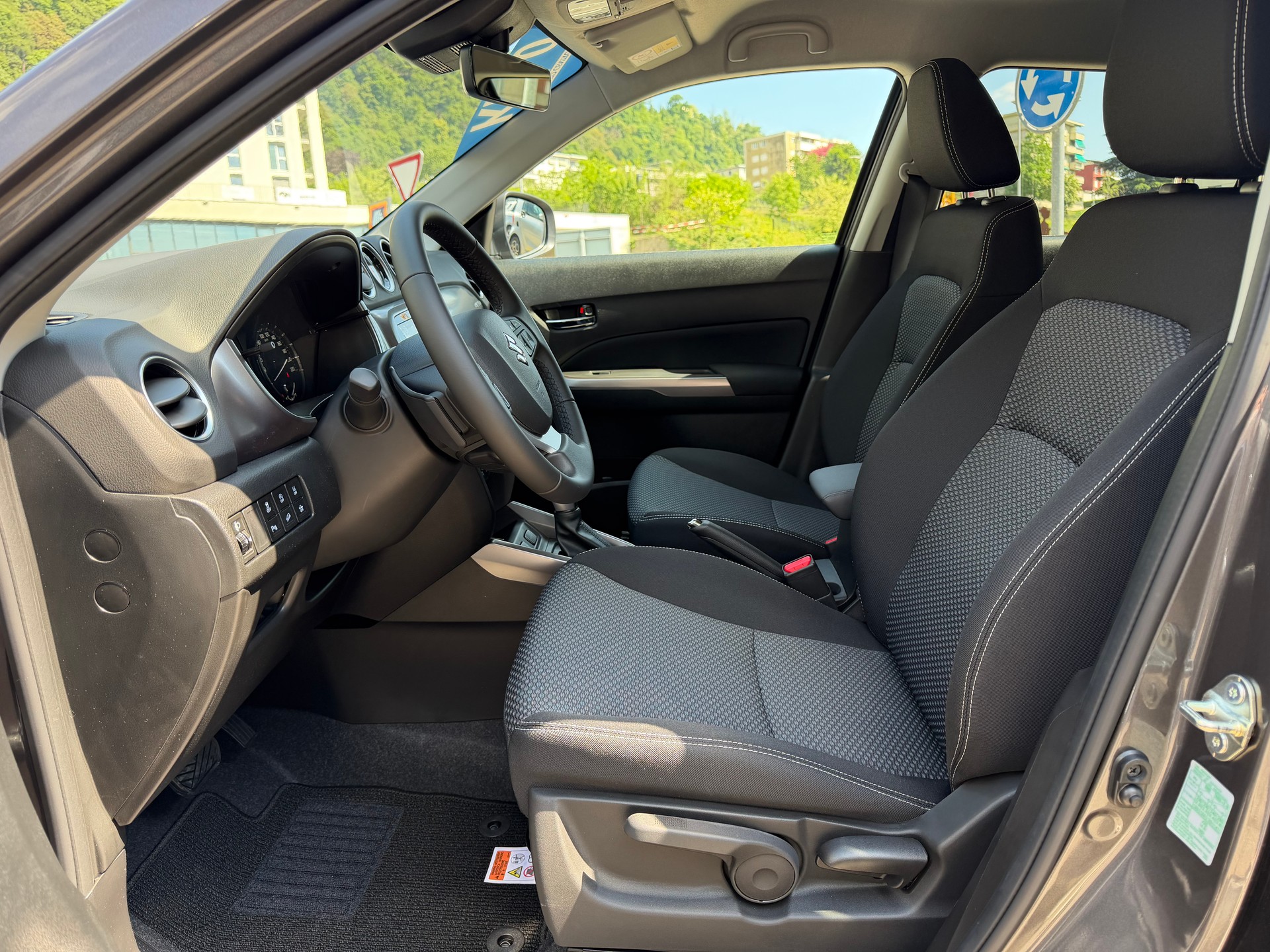 SUZUKI Vitara 1.4 Boosterjet Compact + 4x4 Hybrid Automatic-image-8