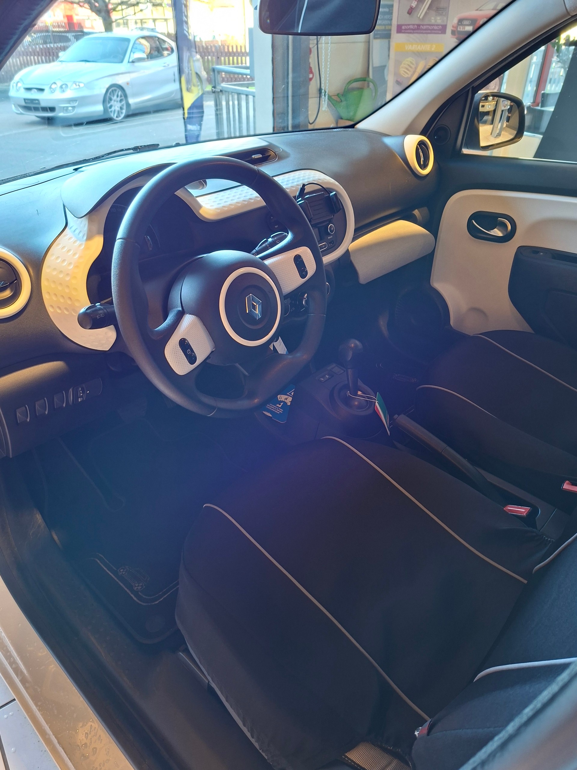 RENAULT Twingo 0.9 Zen EDC-image-4