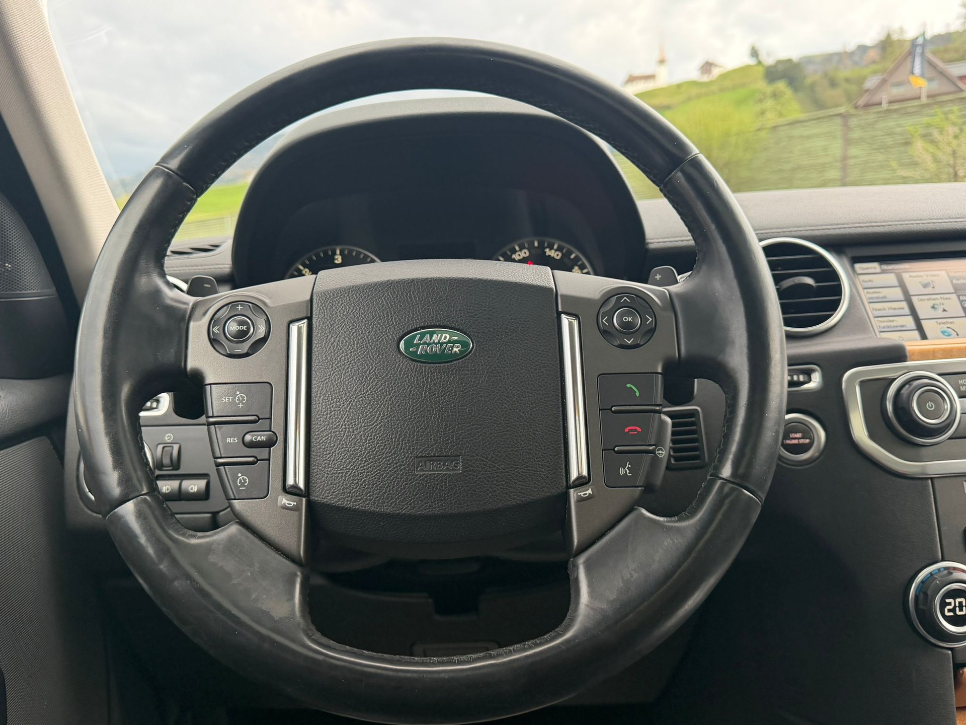 LAND ROVER Discovery 3.0 SDV6 HSE Automatic ALL Black Edition-image-9