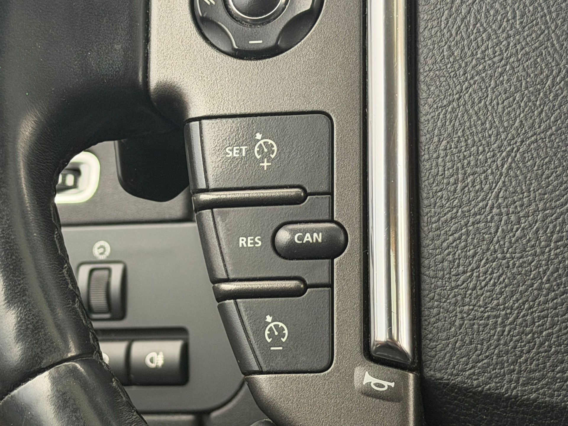 LAND ROVER Discovery 3.0 SDV6 HSE Automatic ALL Black Edition-image-10