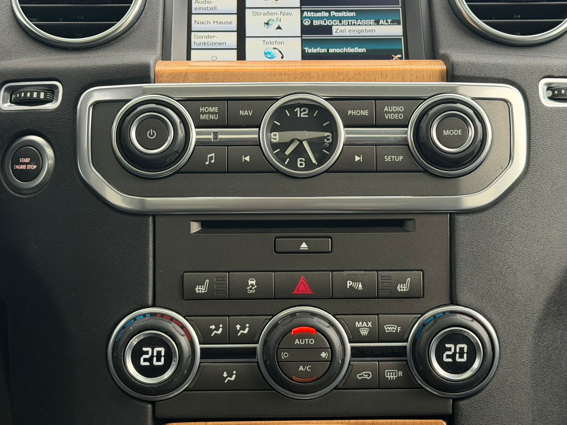 LAND ROVER Discovery 3.0 SDV6 HSE Automatic ALL Black Edition-image-12