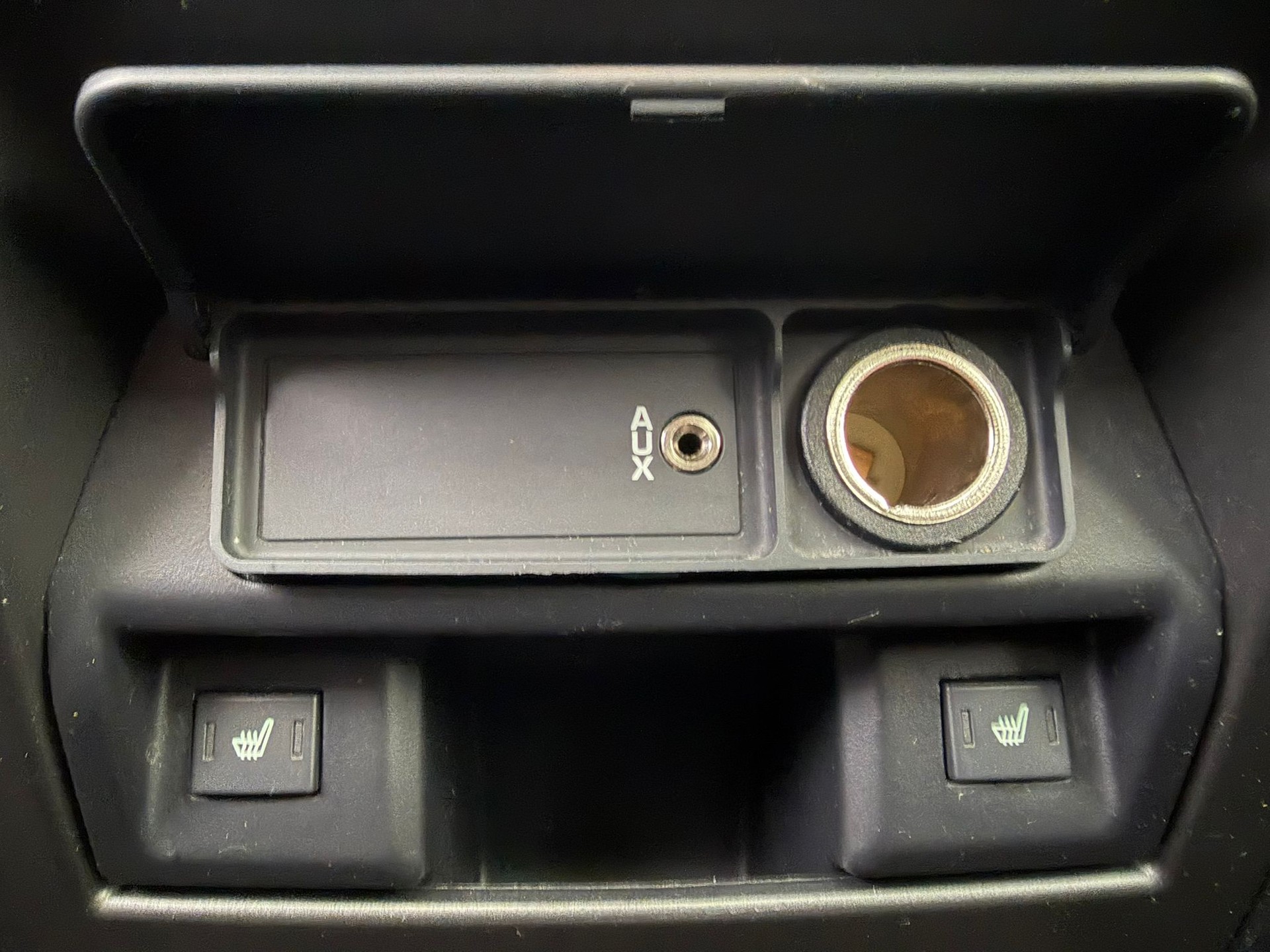 LAND ROVER Discovery 3.0 SDV6 HSE Automatic ALL Black Edition-image-15