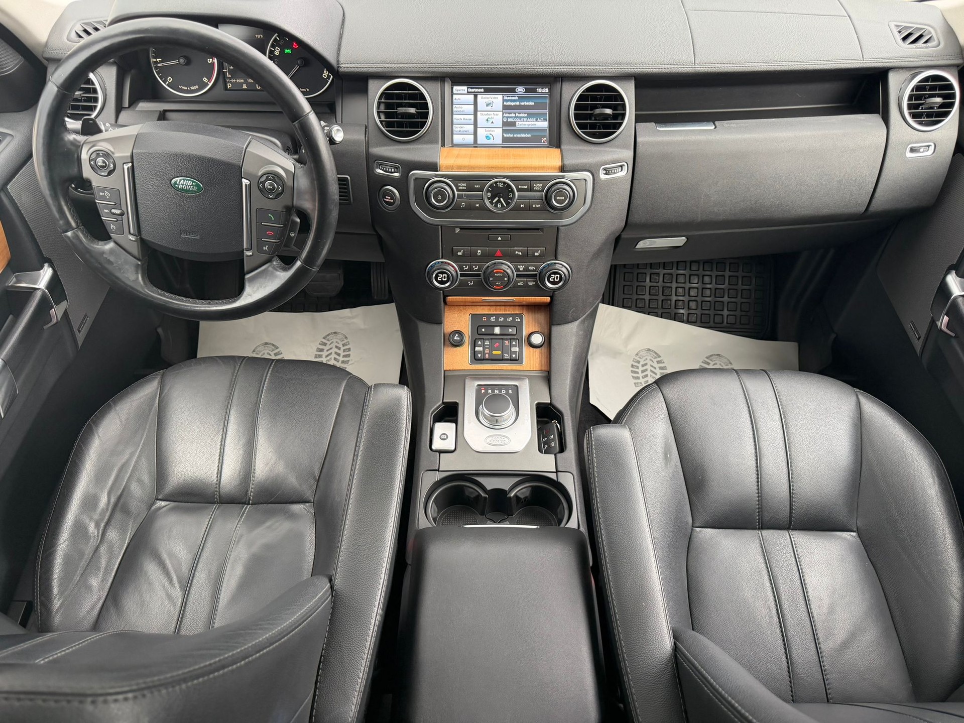 LAND ROVER Discovery 3.0 SDV6 HSE Automatic ALL Black Edition-image-8