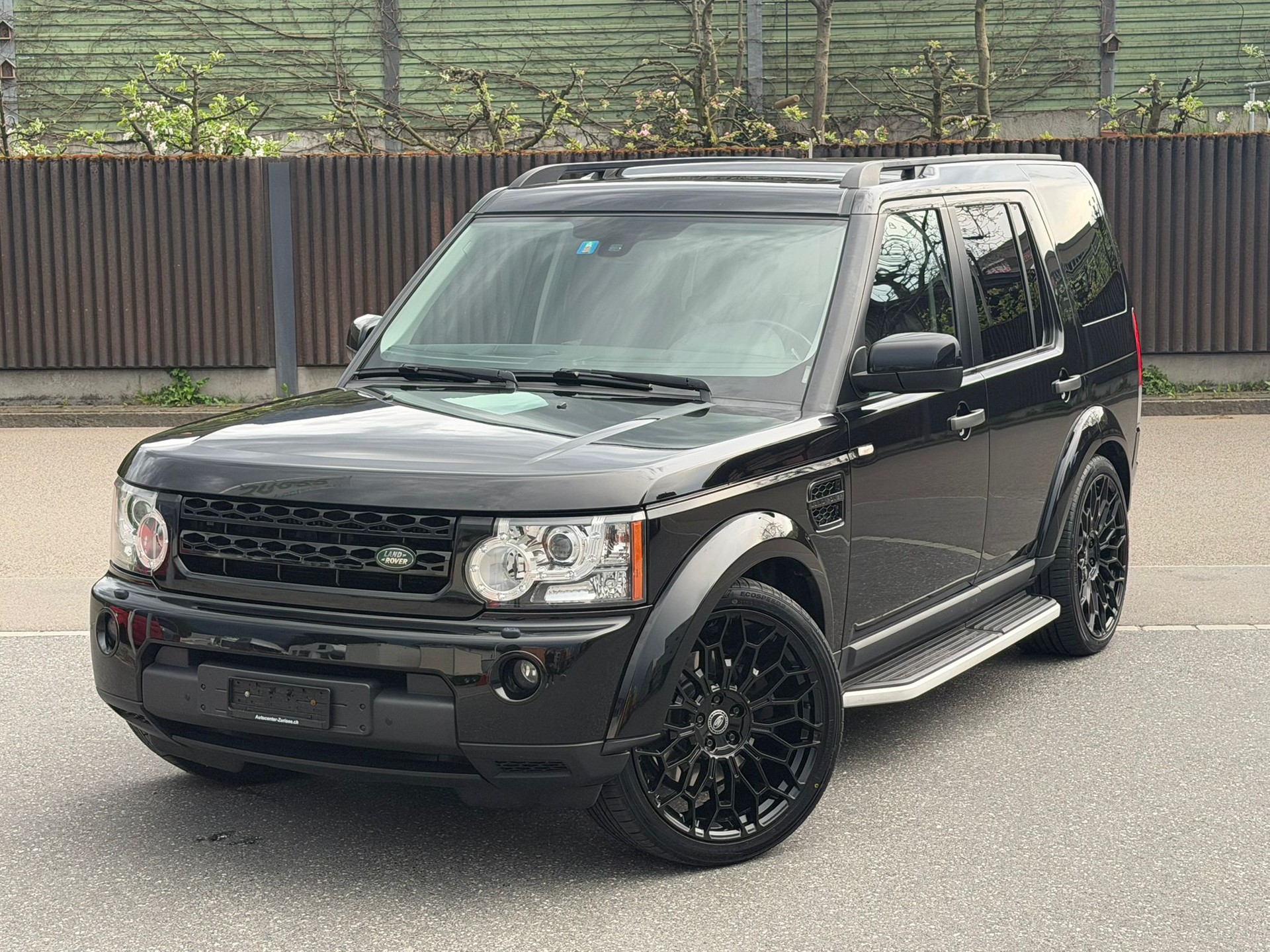 LAND ROVER Discovery 3.0 SDV6 HSE Automatic ALL Black Edition-image-1