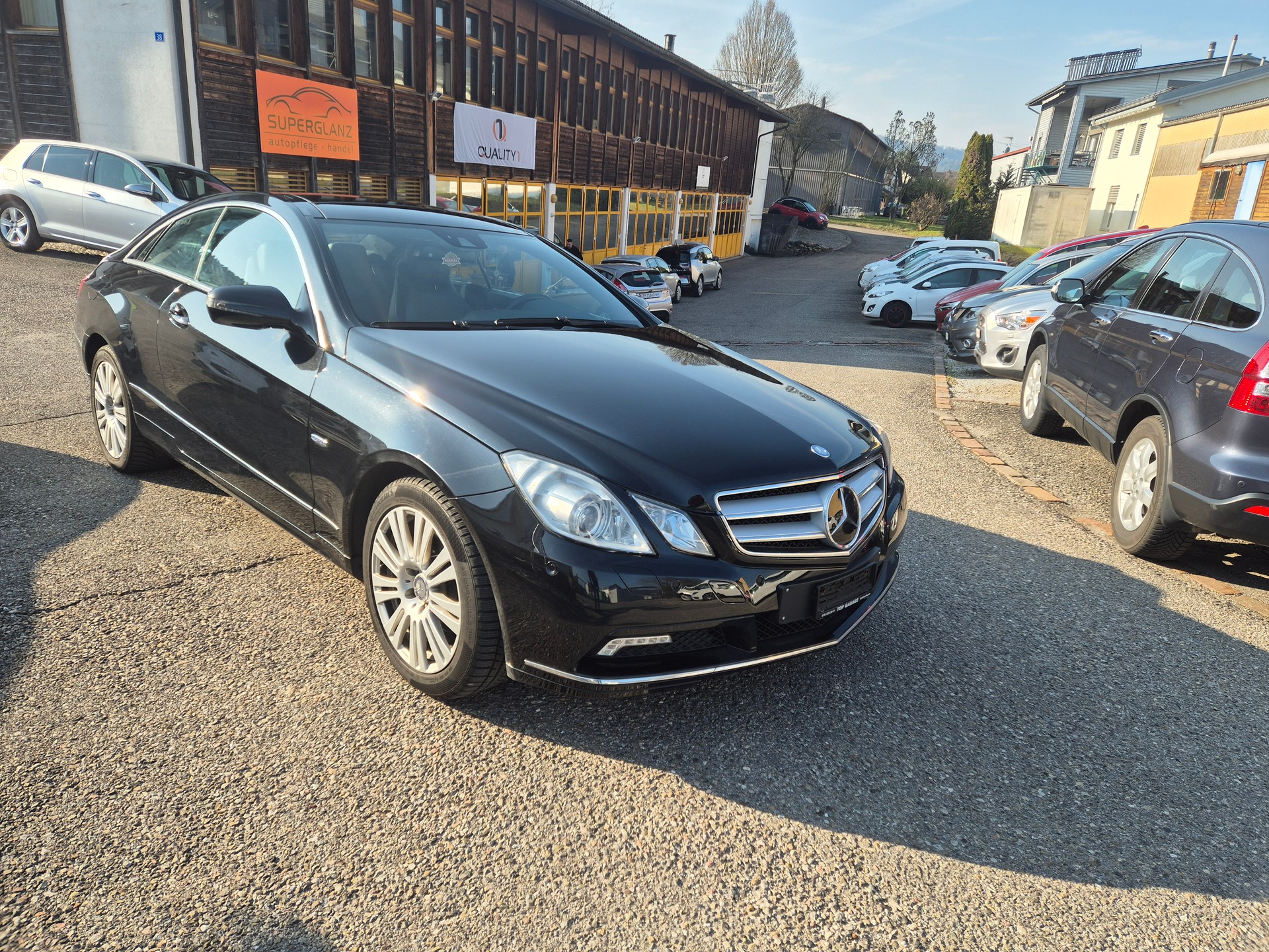 MERCEDES-BENZ E 250 CGI BlueEfficiency Automatic-image-14