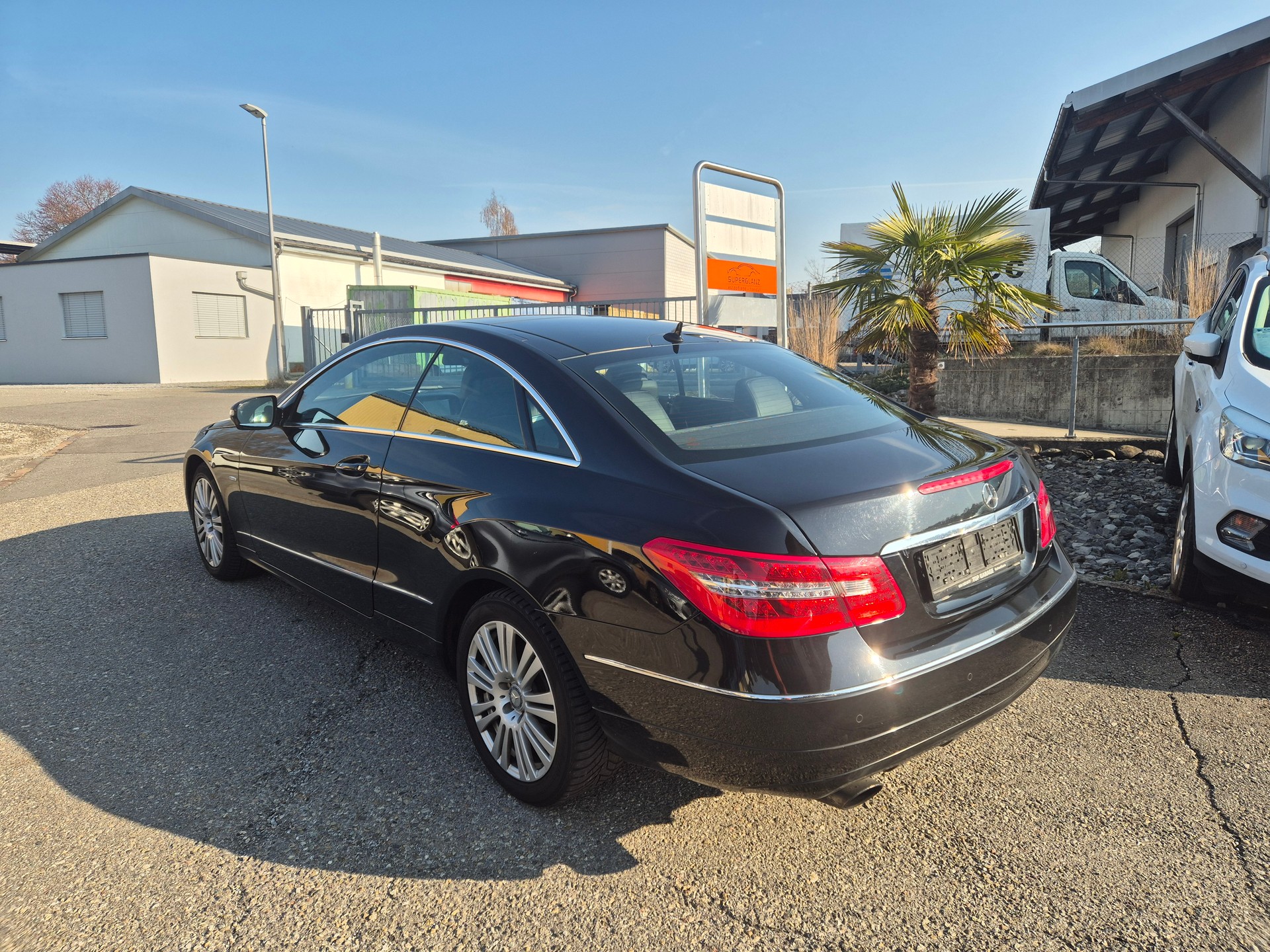 MERCEDES-BENZ E 250 CGI BlueEfficiency Automatic-image-2