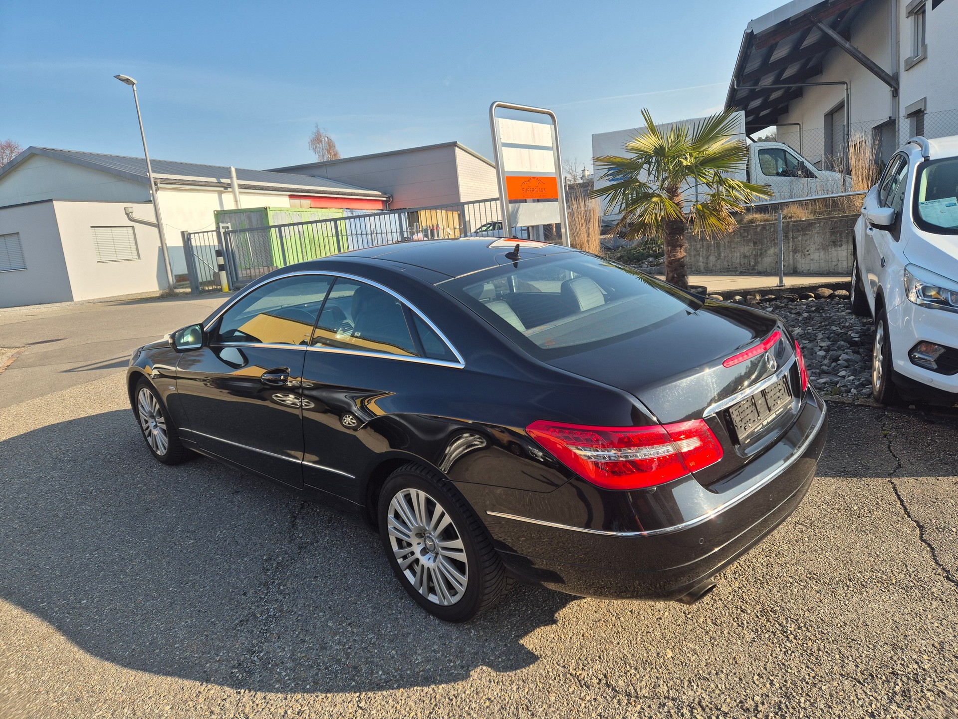 MERCEDES-BENZ E 250 CGI BlueEfficiency Automatic-image-17