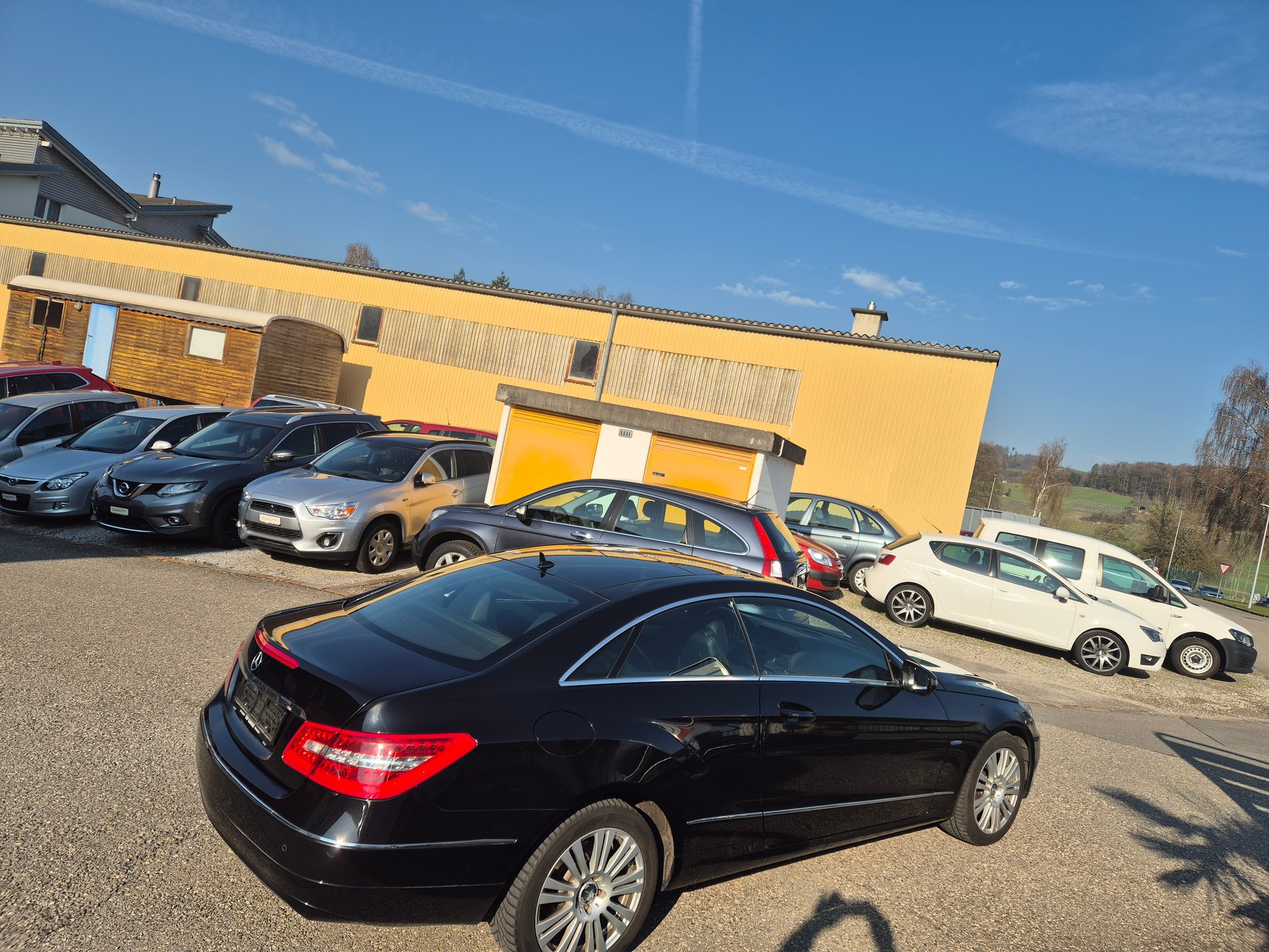 MERCEDES-BENZ E 250 CGI BlueEfficiency Automatic-image-12